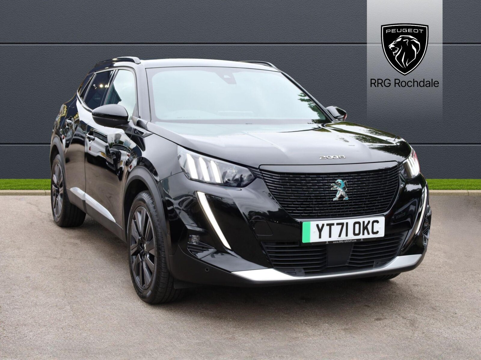 Main listing image - Peugeot e-2008