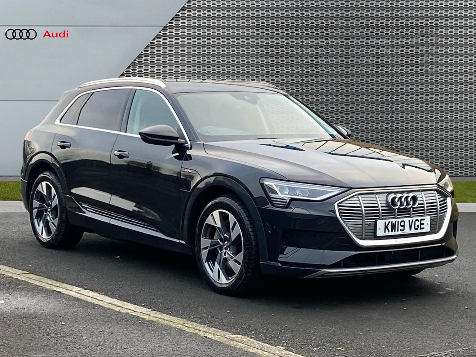 Main listing image - Audi e-tron