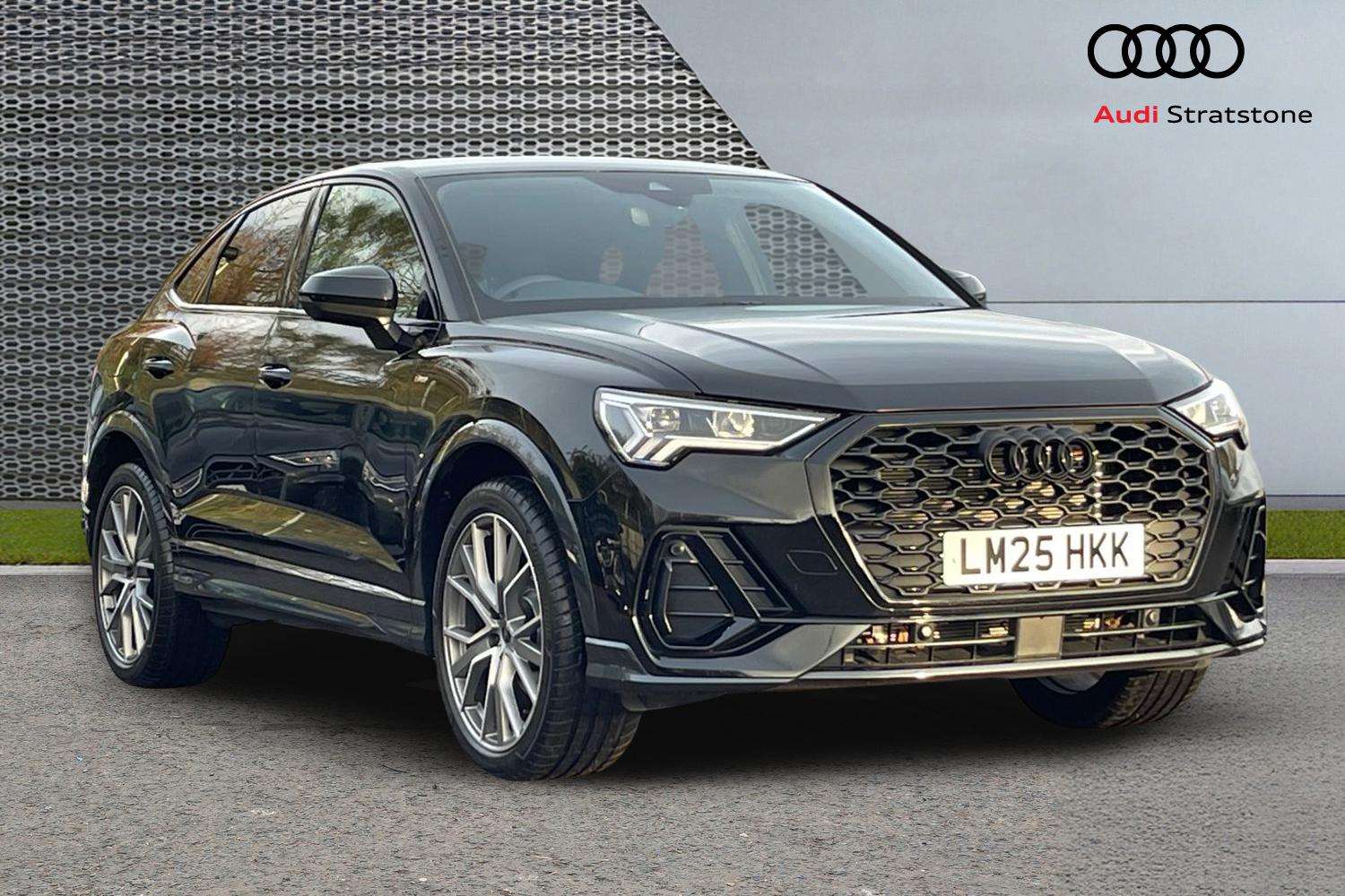 Main listing image - Audi Q3