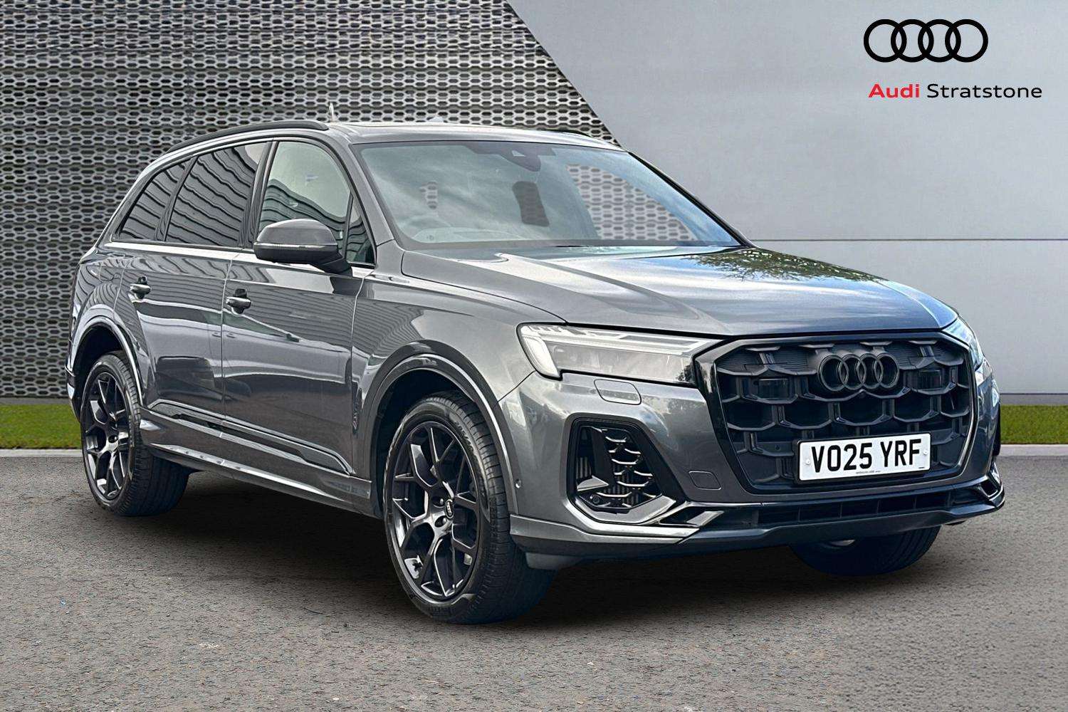 Main listing image - Audi Q7