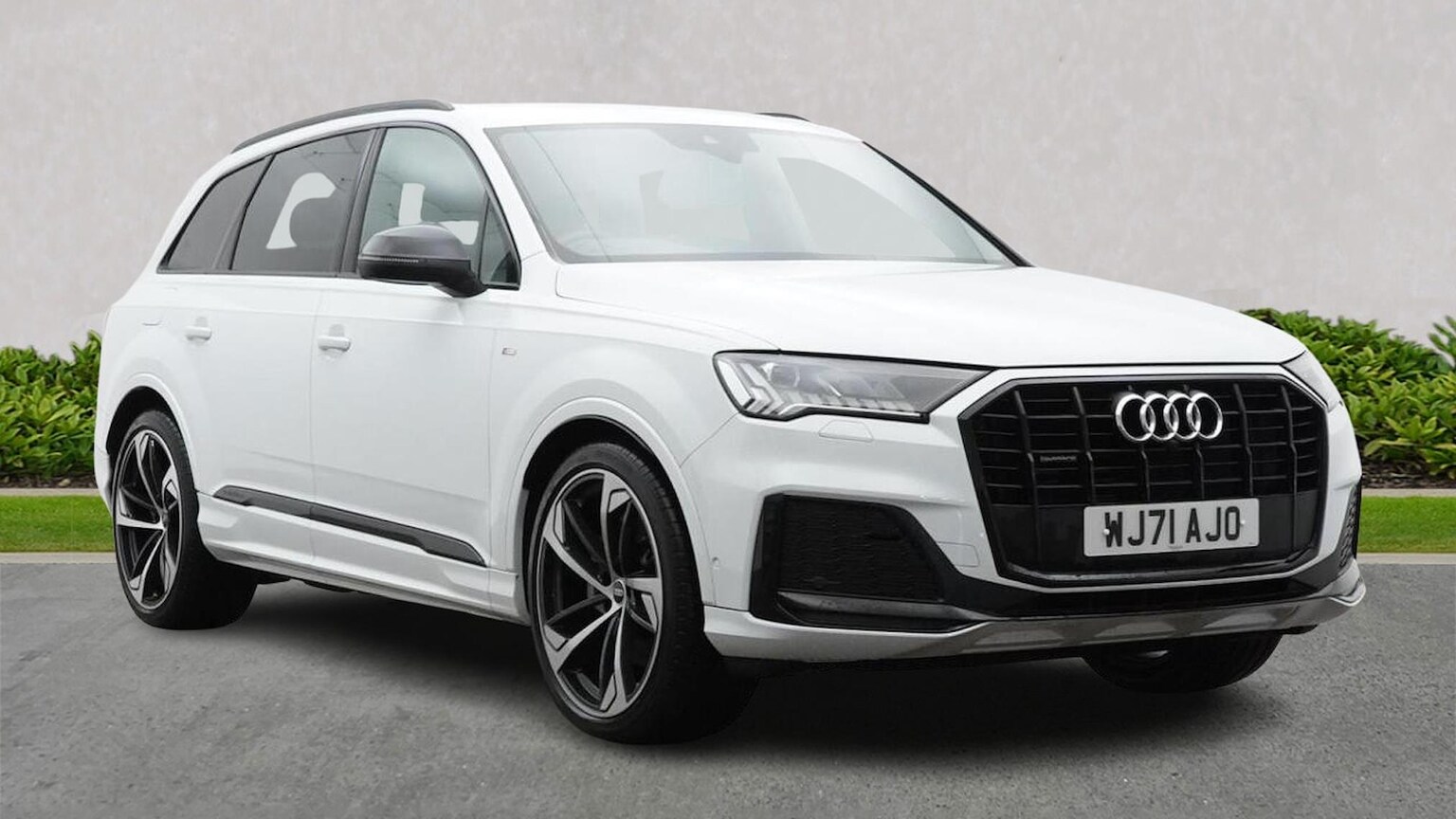 Main listing image - Audi Q7