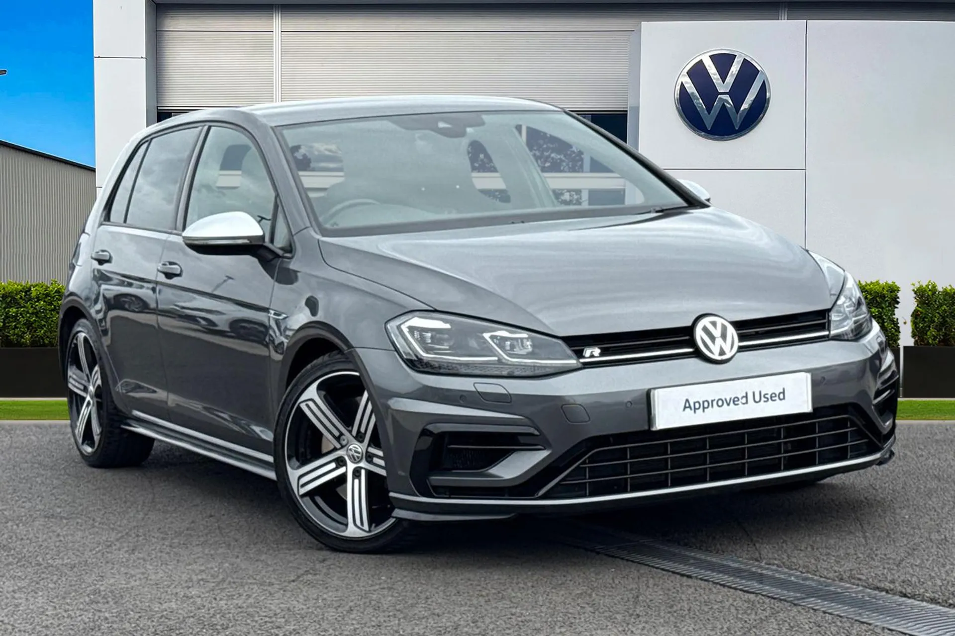 Main listing image - Volkswagen Golf R