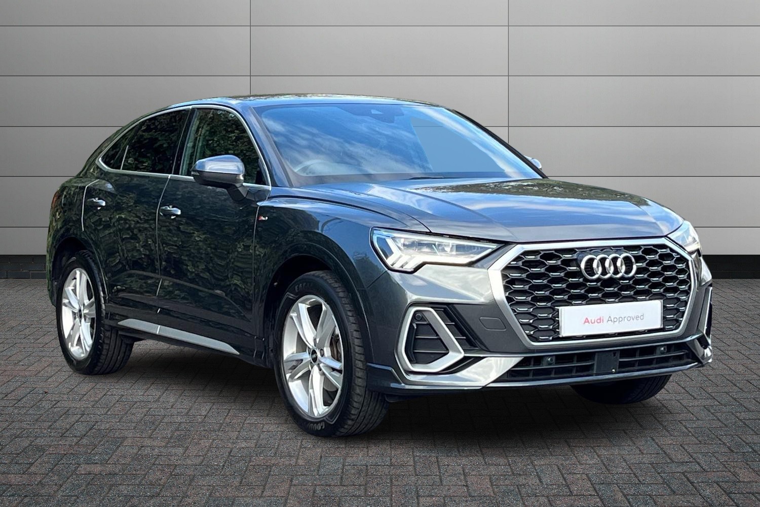 Main listing image - Audi Q3