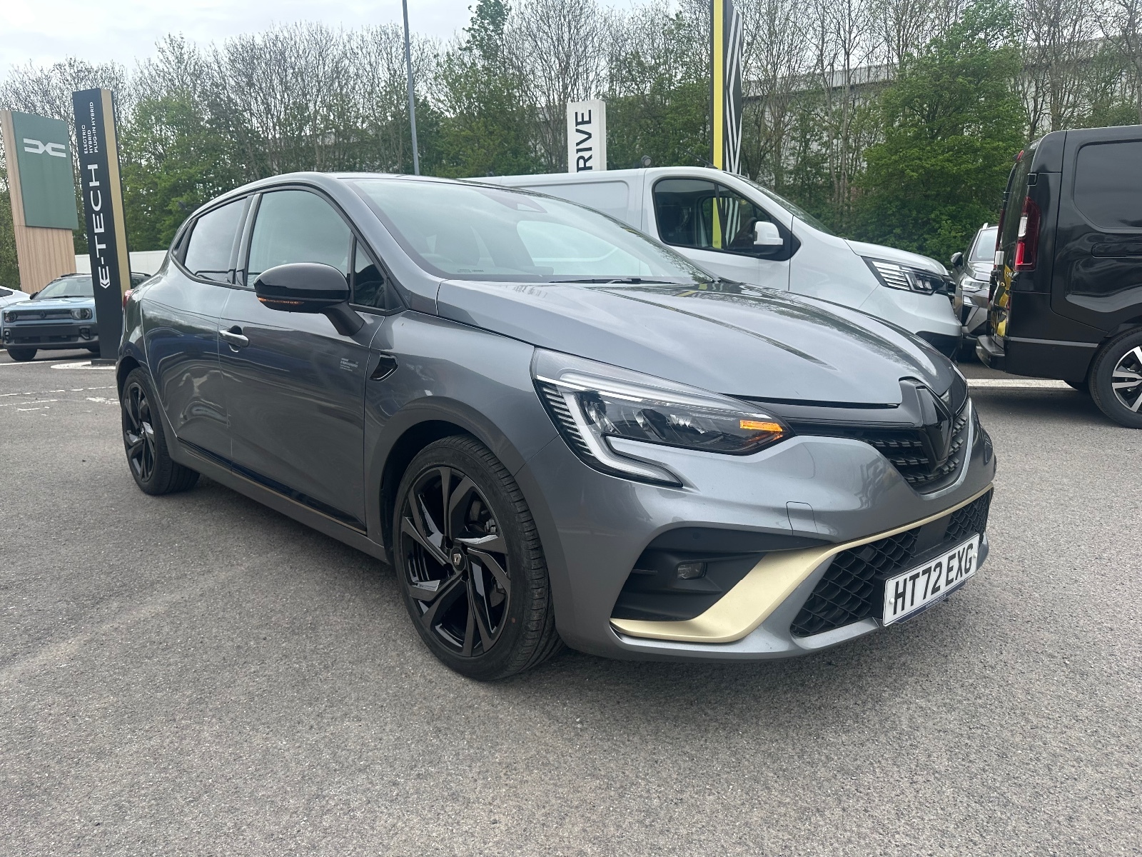 Main listing image - Renault Clio