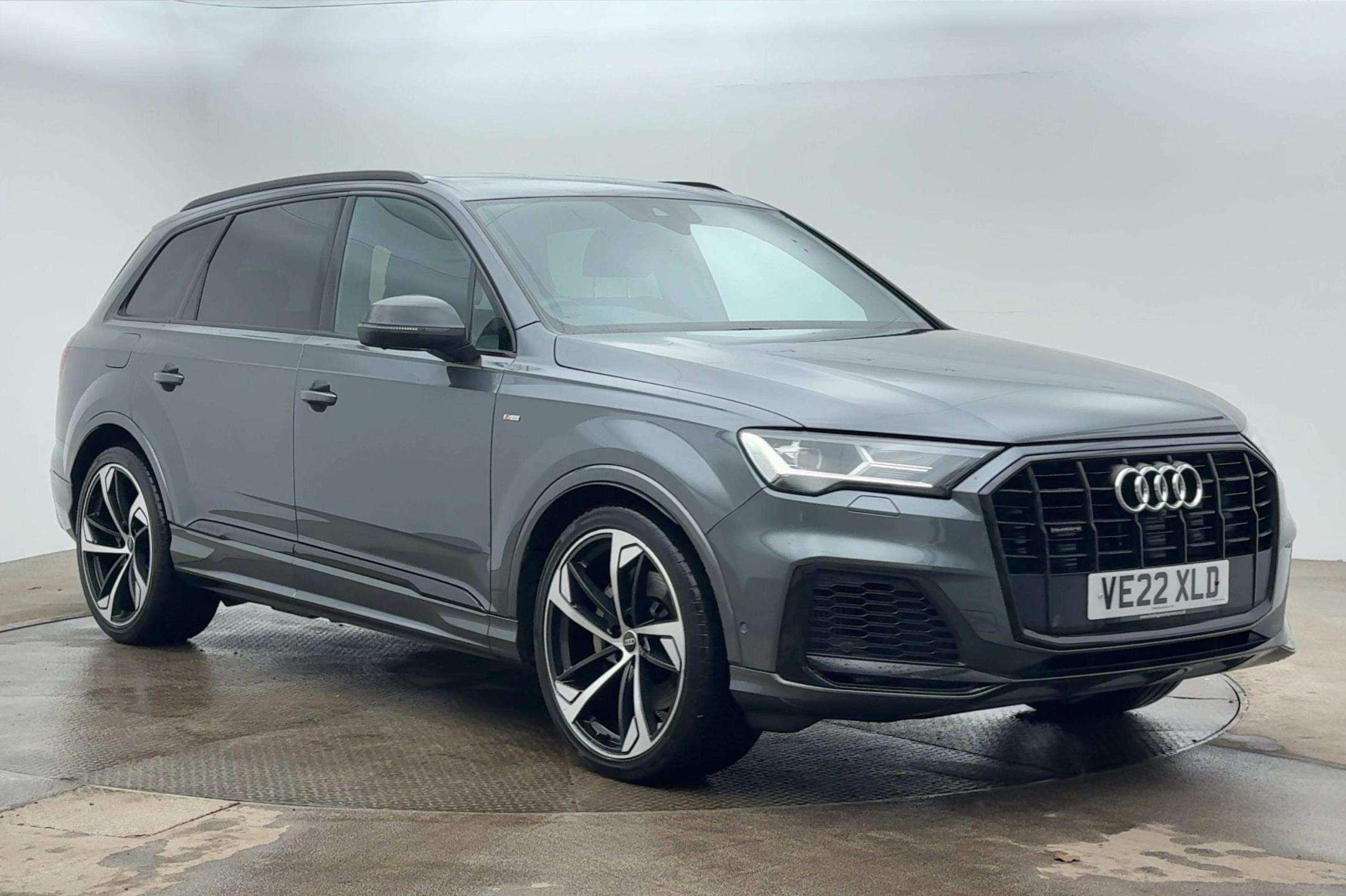 Main listing image - Audi Q7