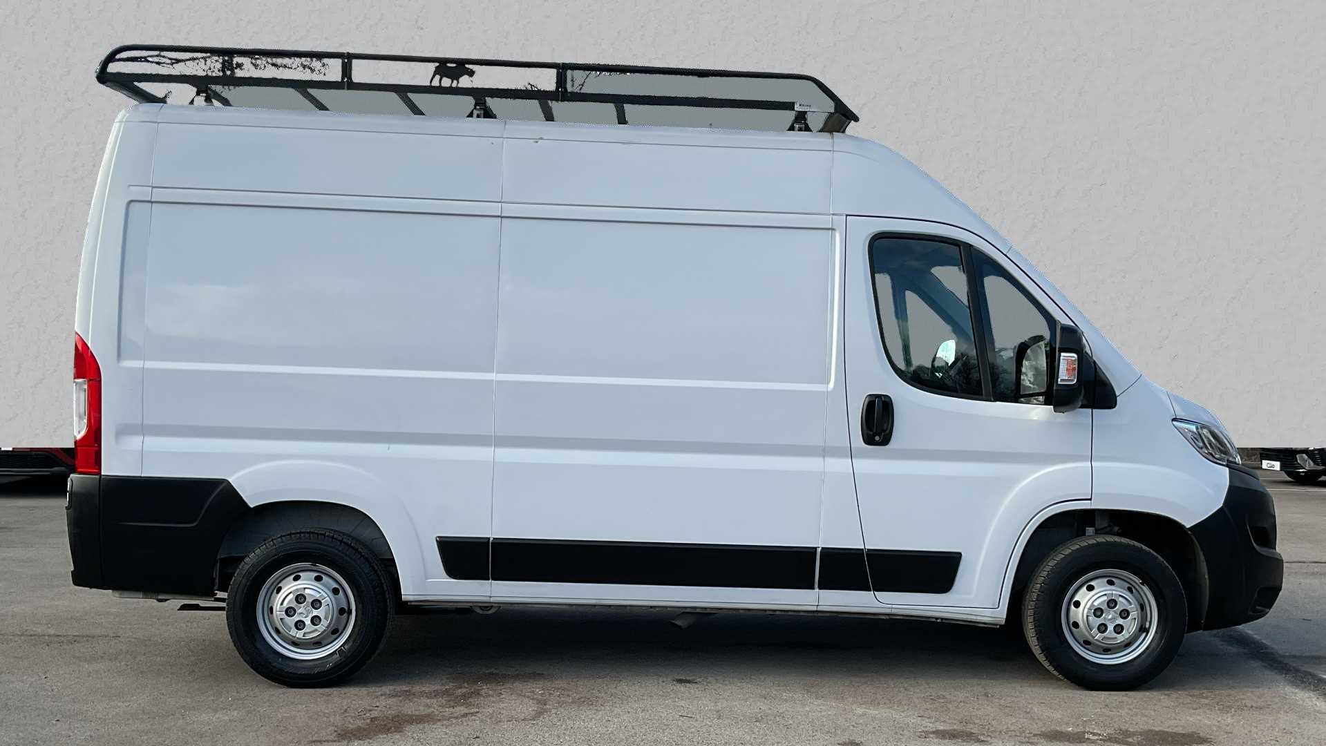 Main listing image - Vauxhall Movano