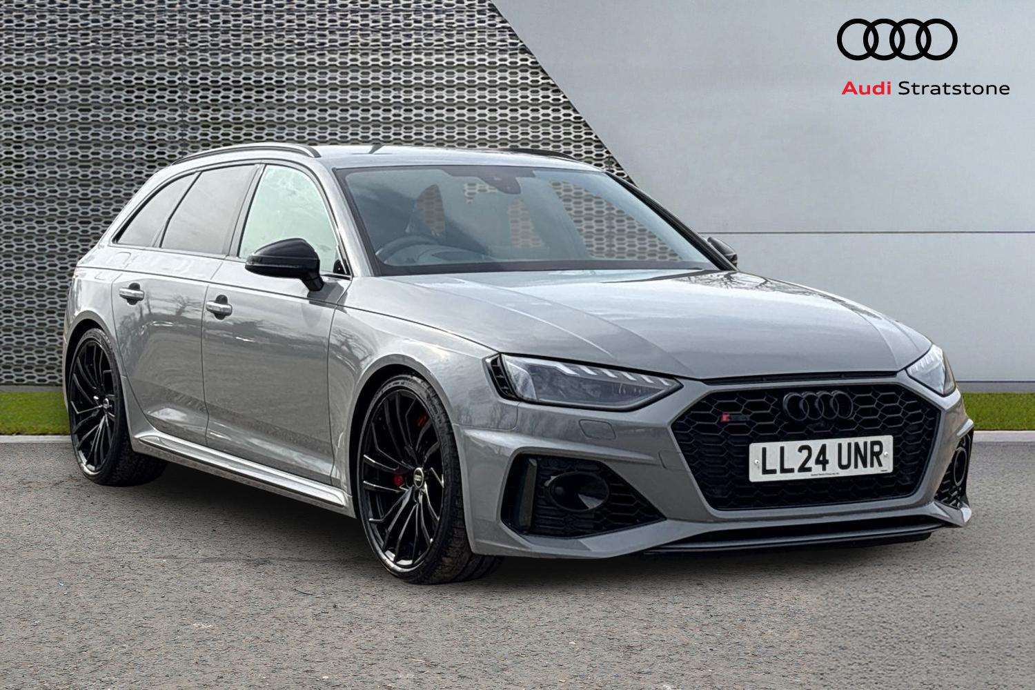 Main listing image - Audi RS4