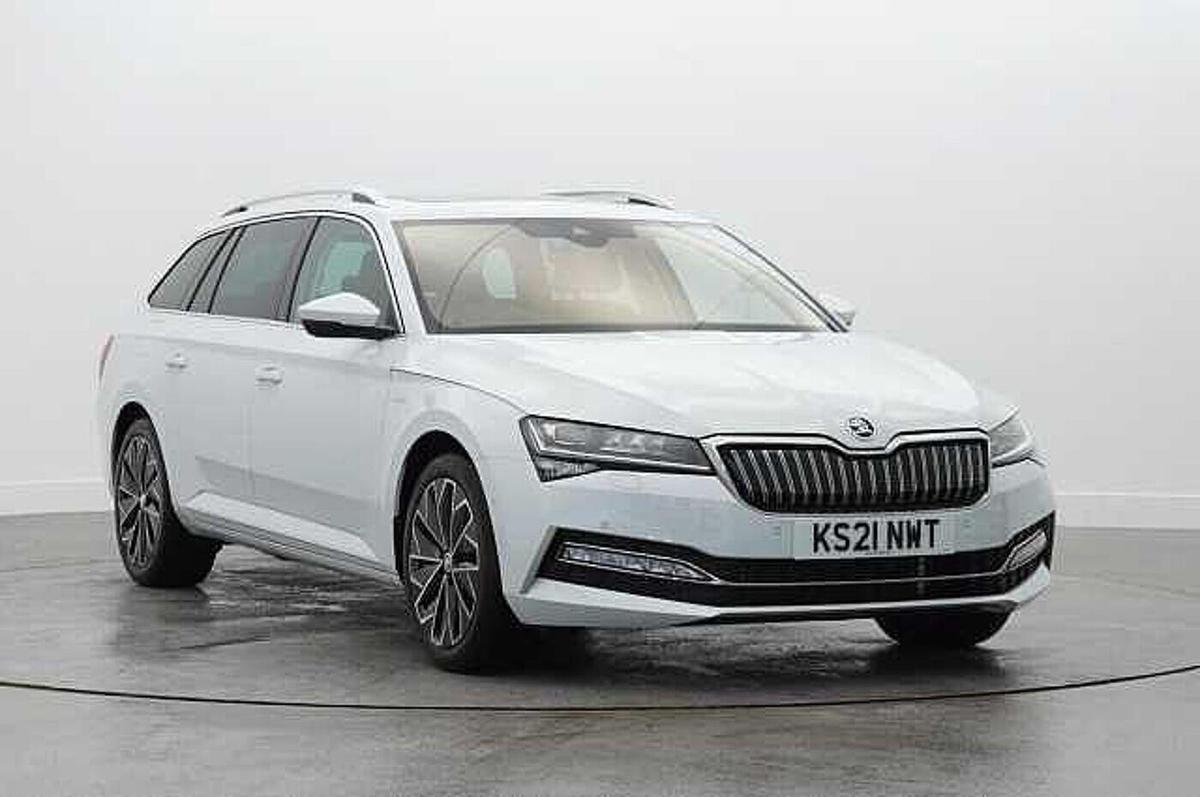 Main listing image - Skoda Superb Estate