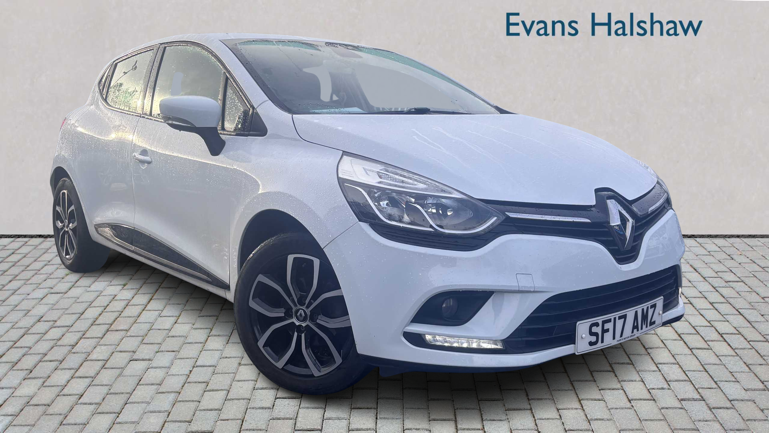Main listing image - Renault Clio