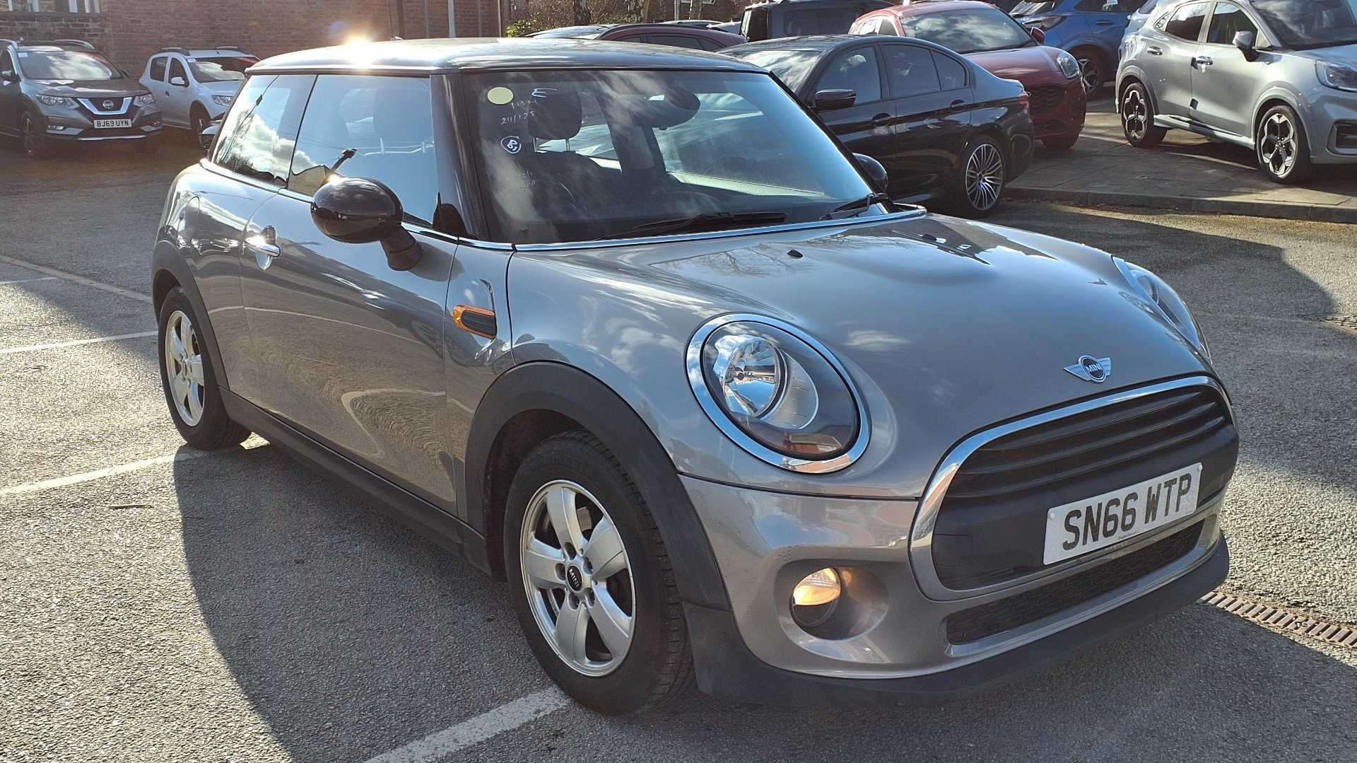 Main listing image - MINI Hatchback