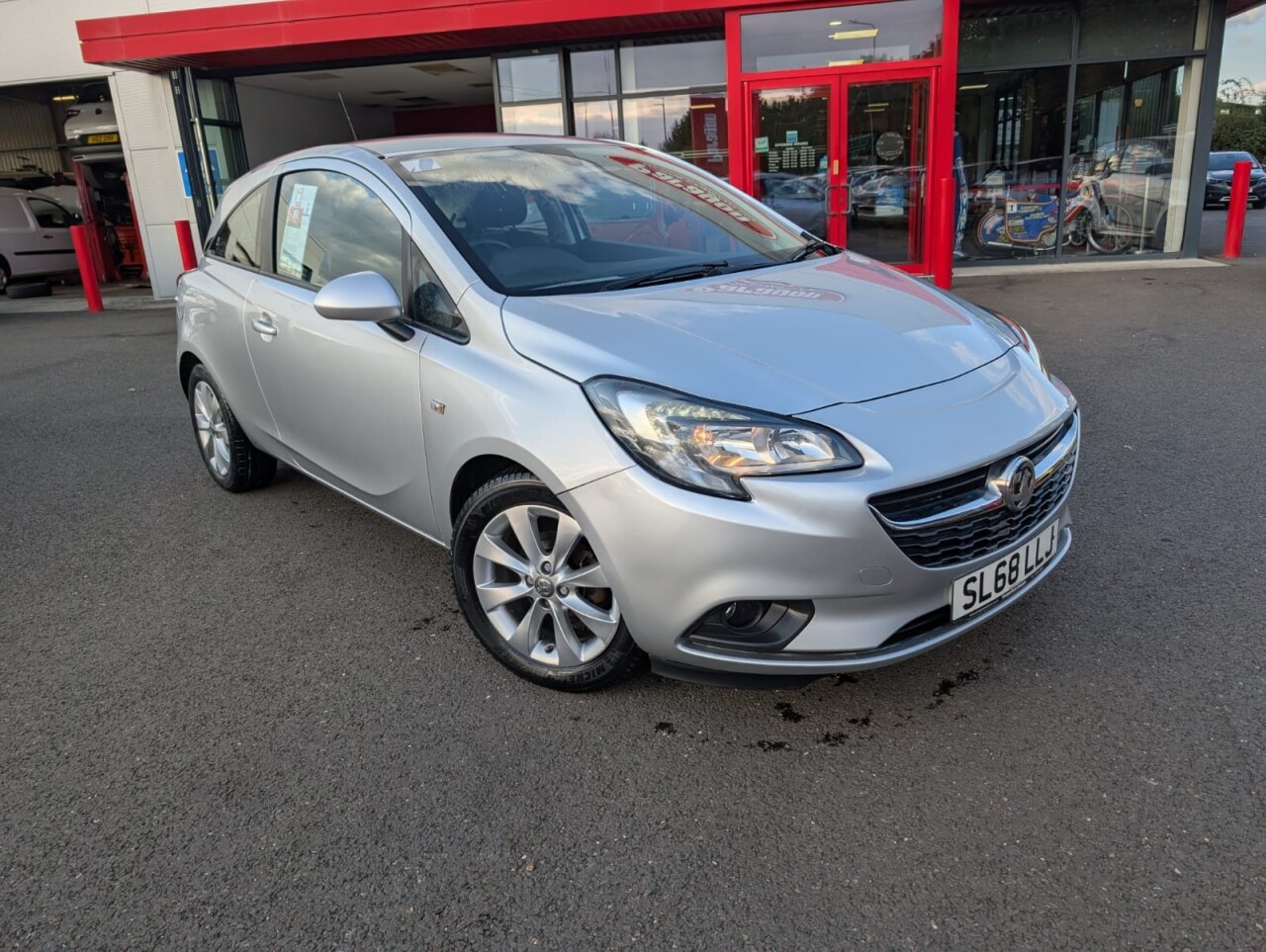 Main listing image - Vauxhall Corsa