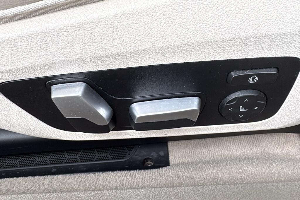 Main listing image - BMW 8 Series Convertible