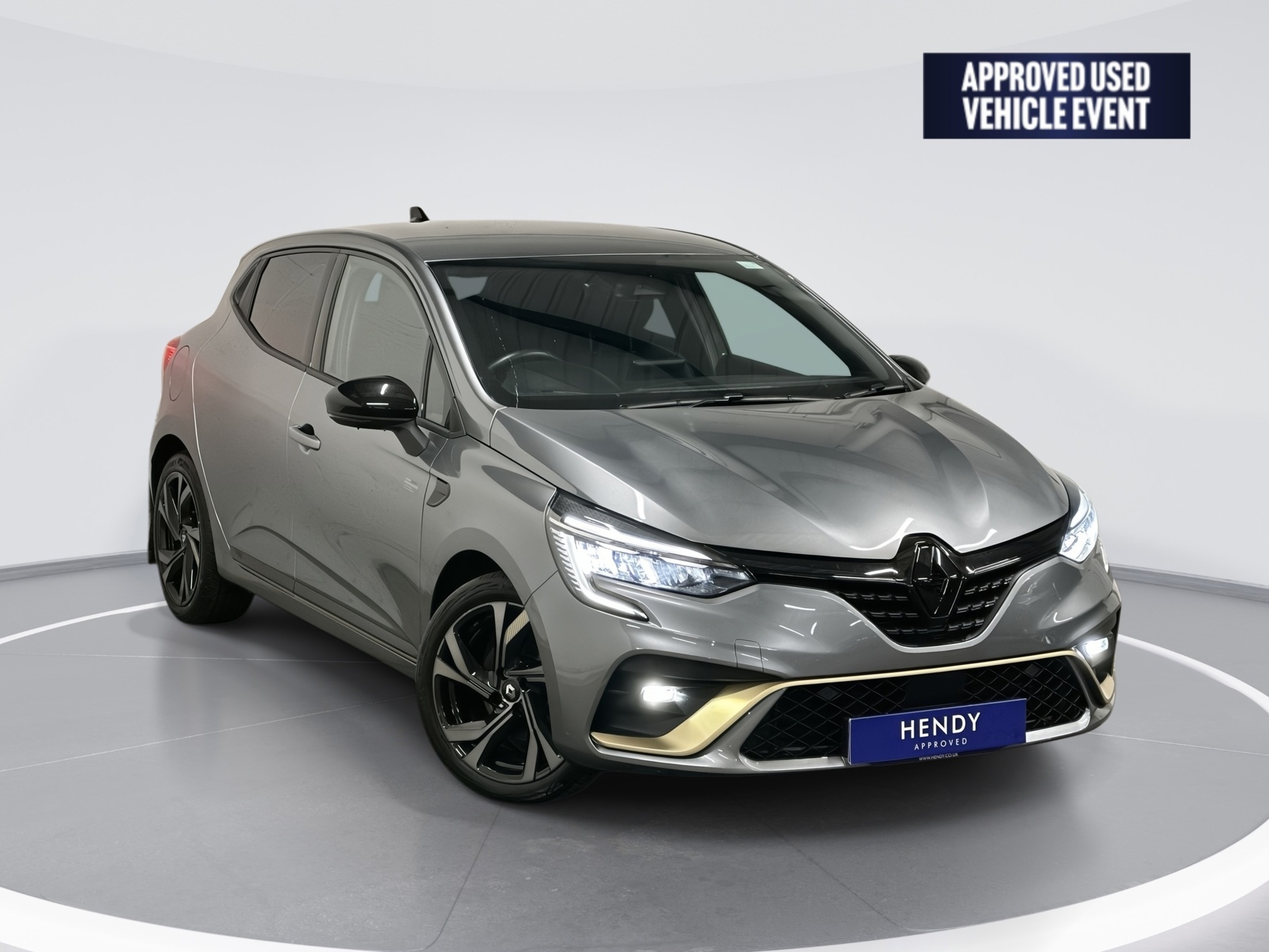 Main listing image - Renault Clio