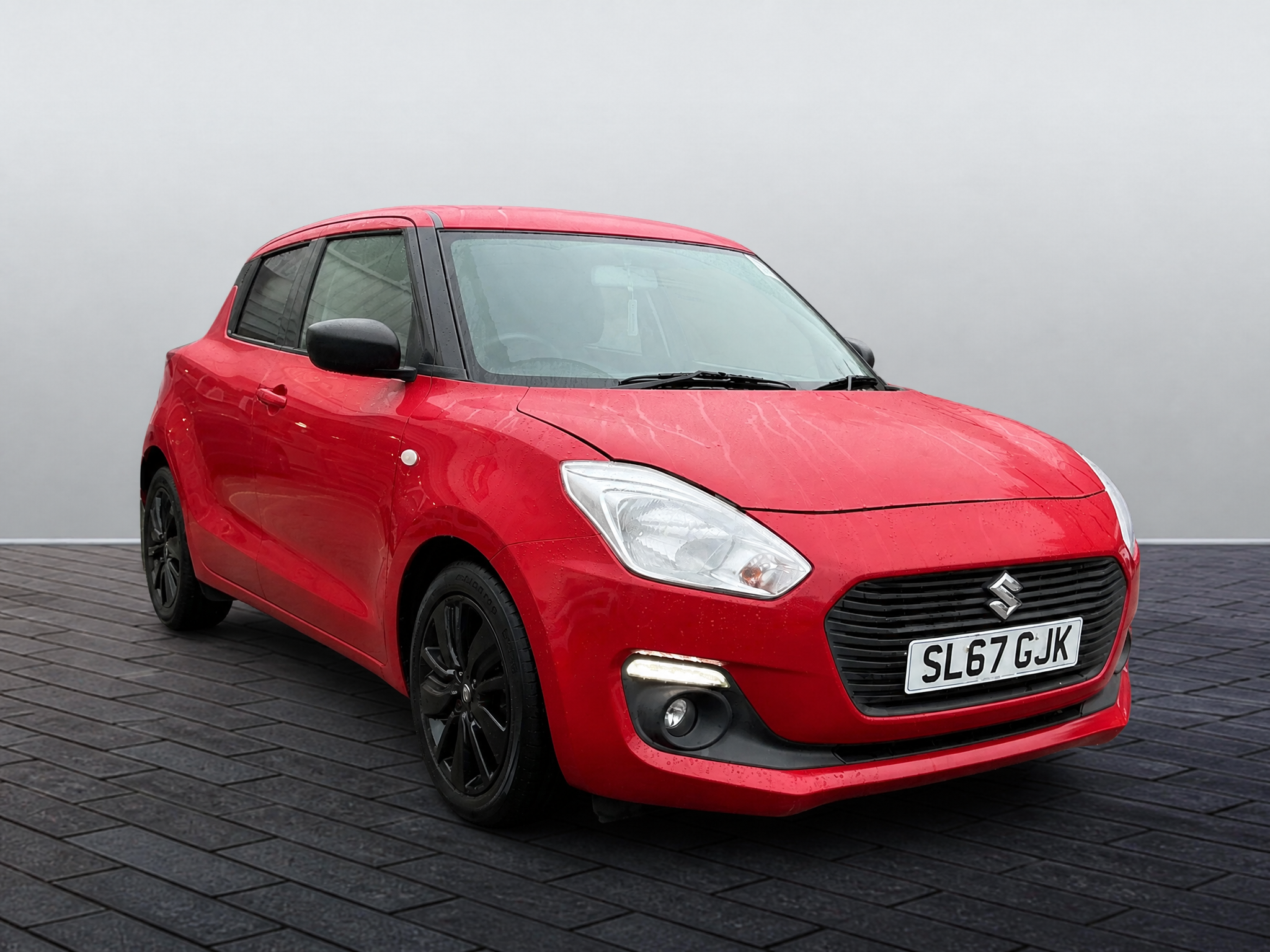 Main listing image - Suzuki Swift