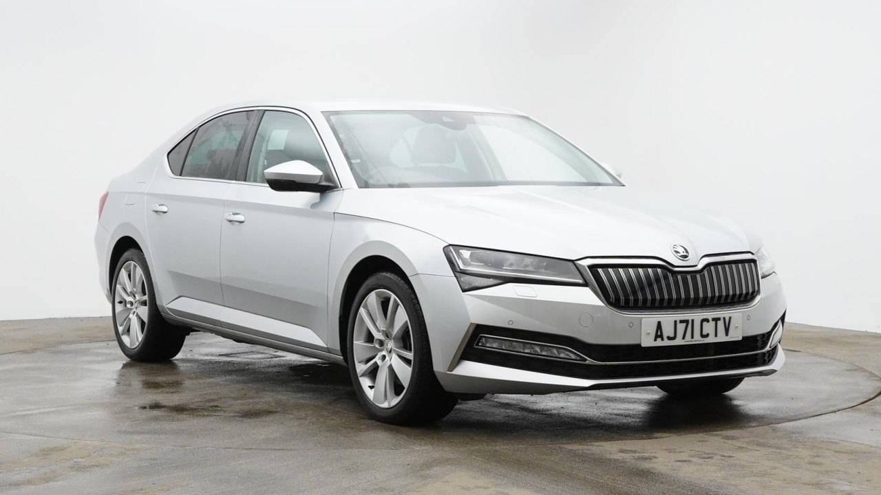 Main listing image - Skoda Superb