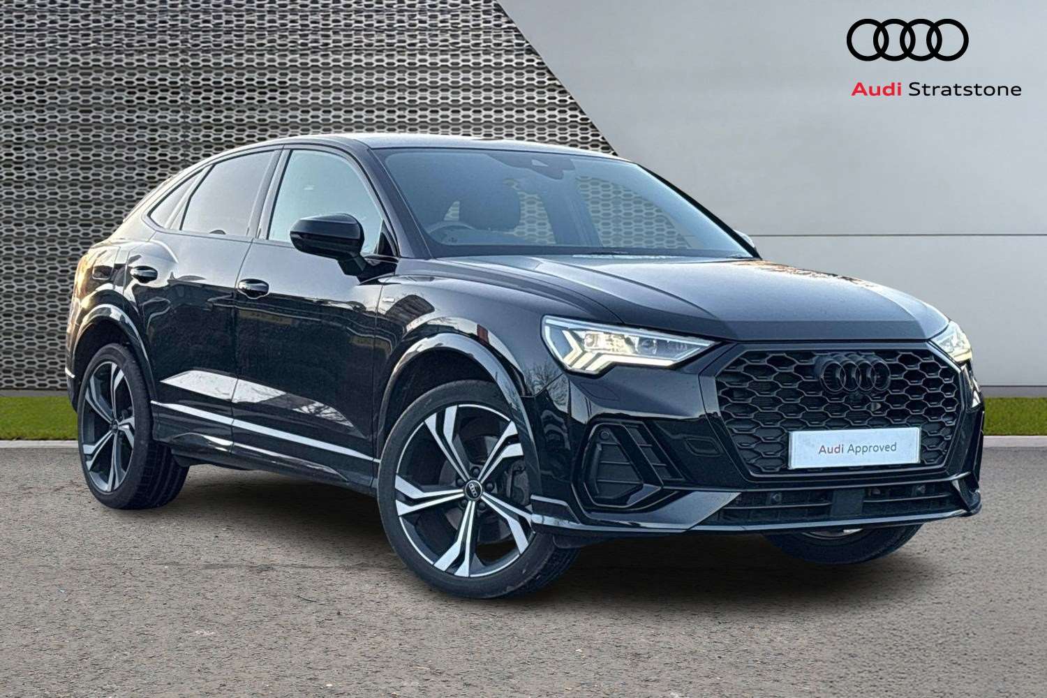 Main listing image - Audi Q3