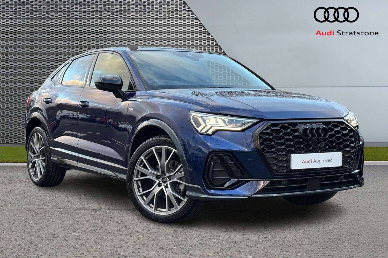 Main listing image - Audi Q3