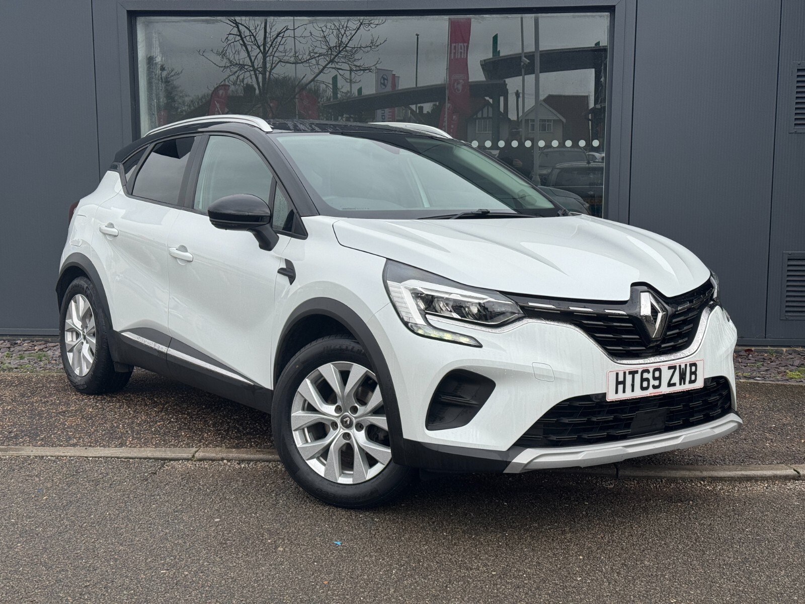 Main listing image - Renault Captur