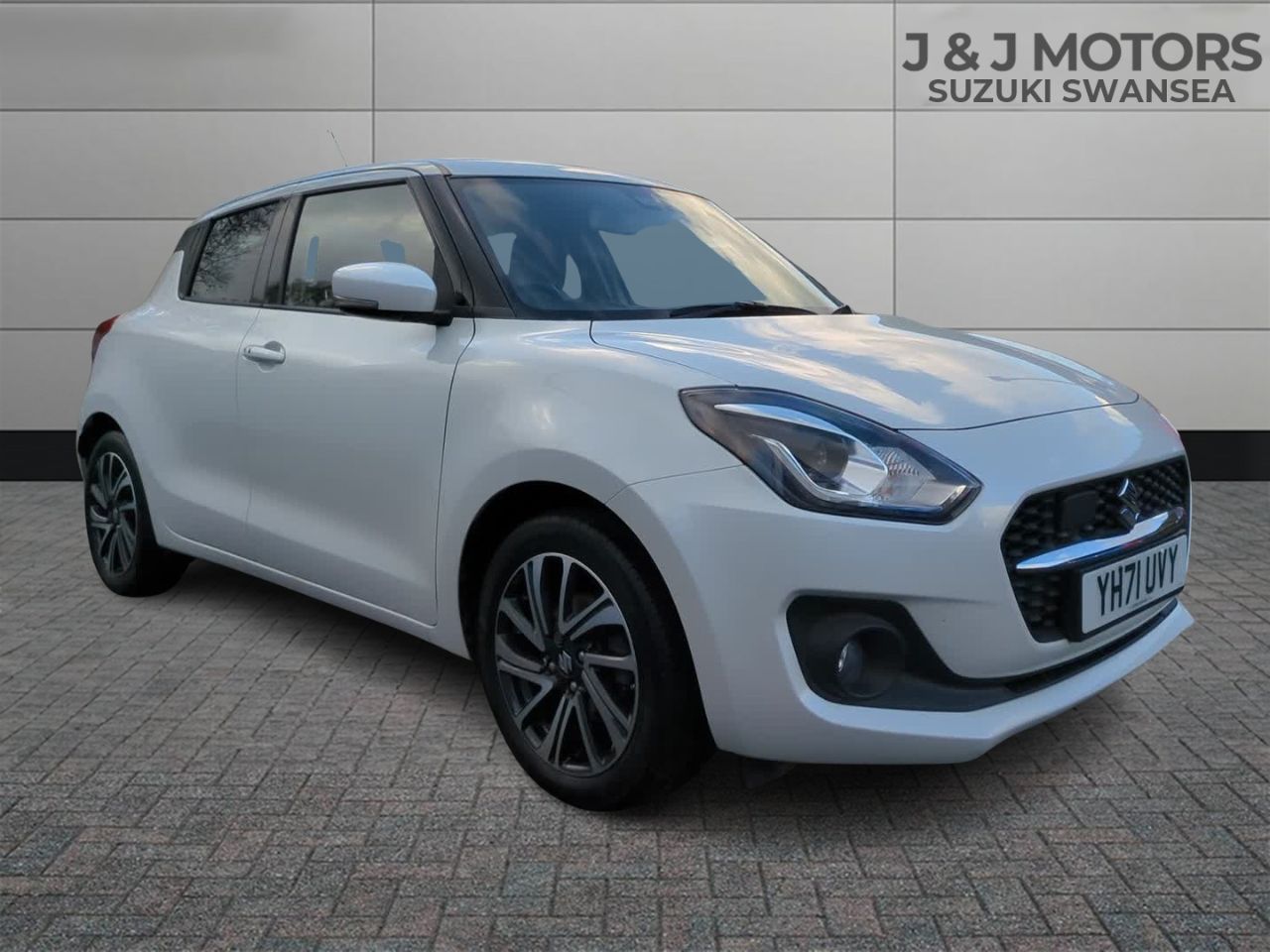 Main listing image - Suzuki Swift