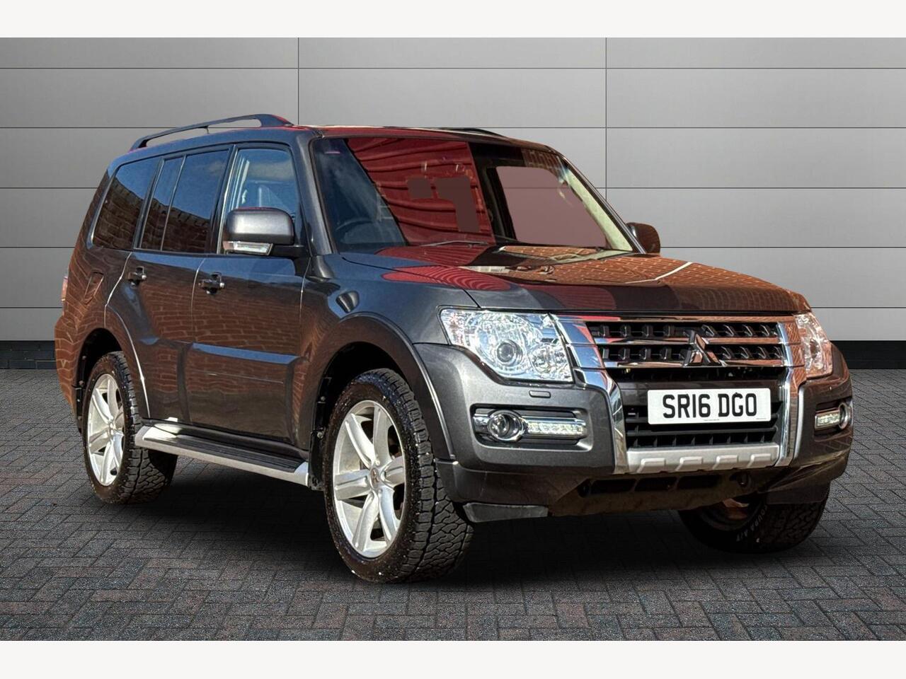 Main listing image - Mitsubishi Shogun