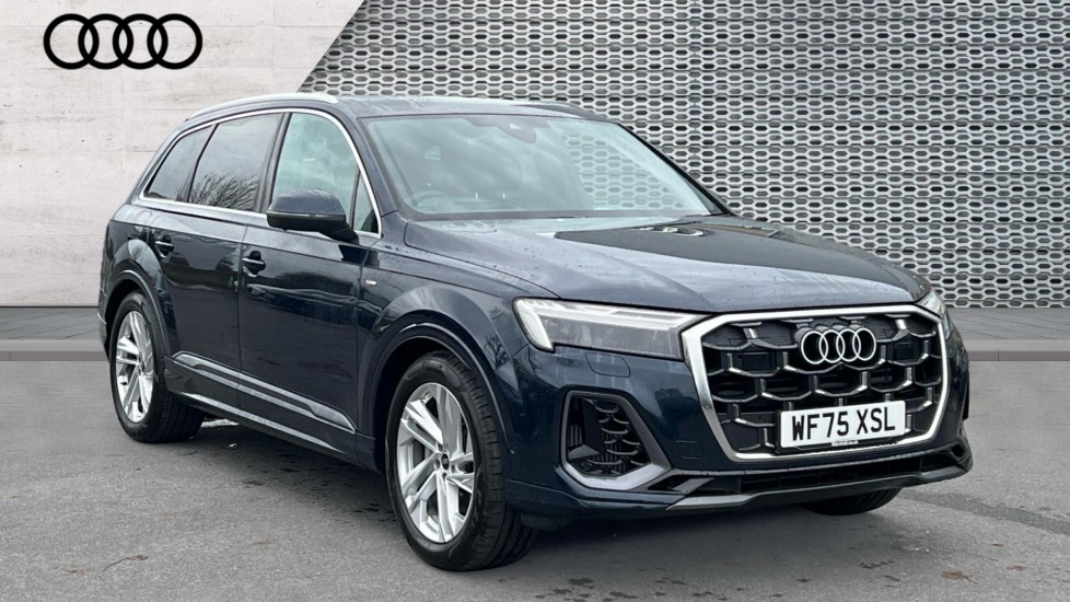 Main listing image - Audi Q7