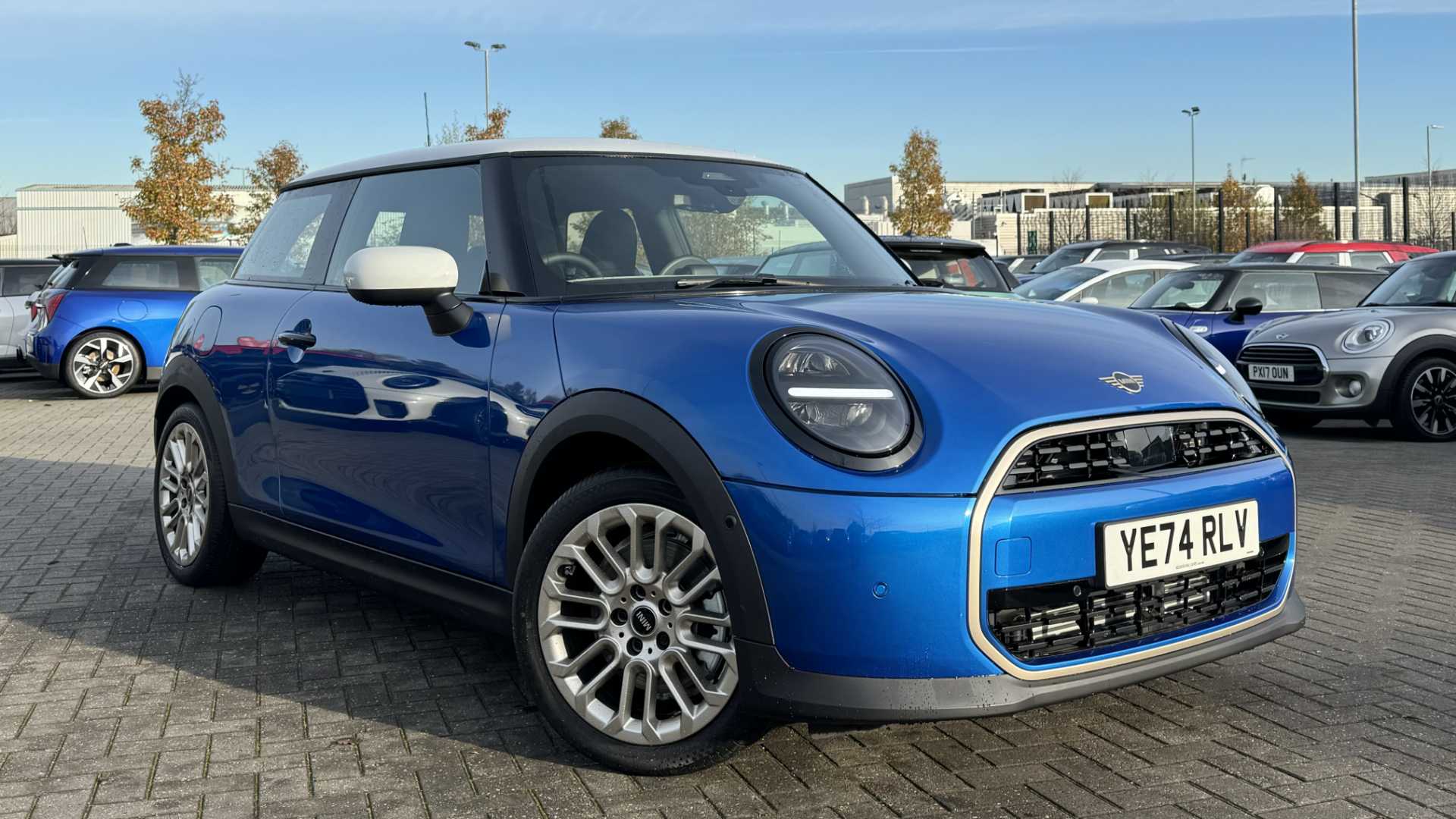 Main listing image - MINI Hatchback