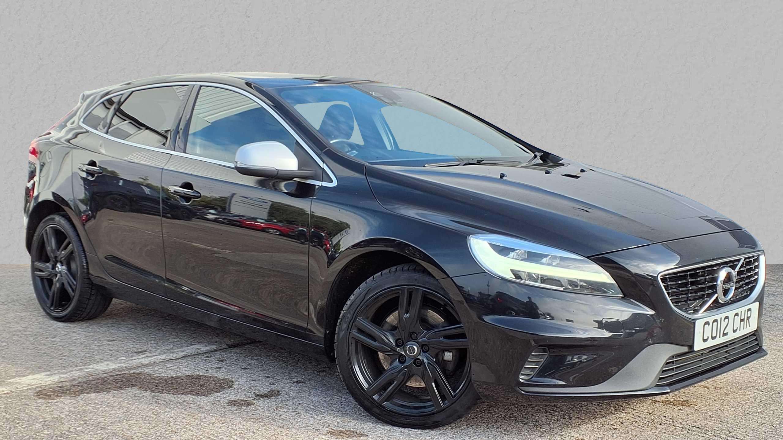 Main listing image - Volvo V40