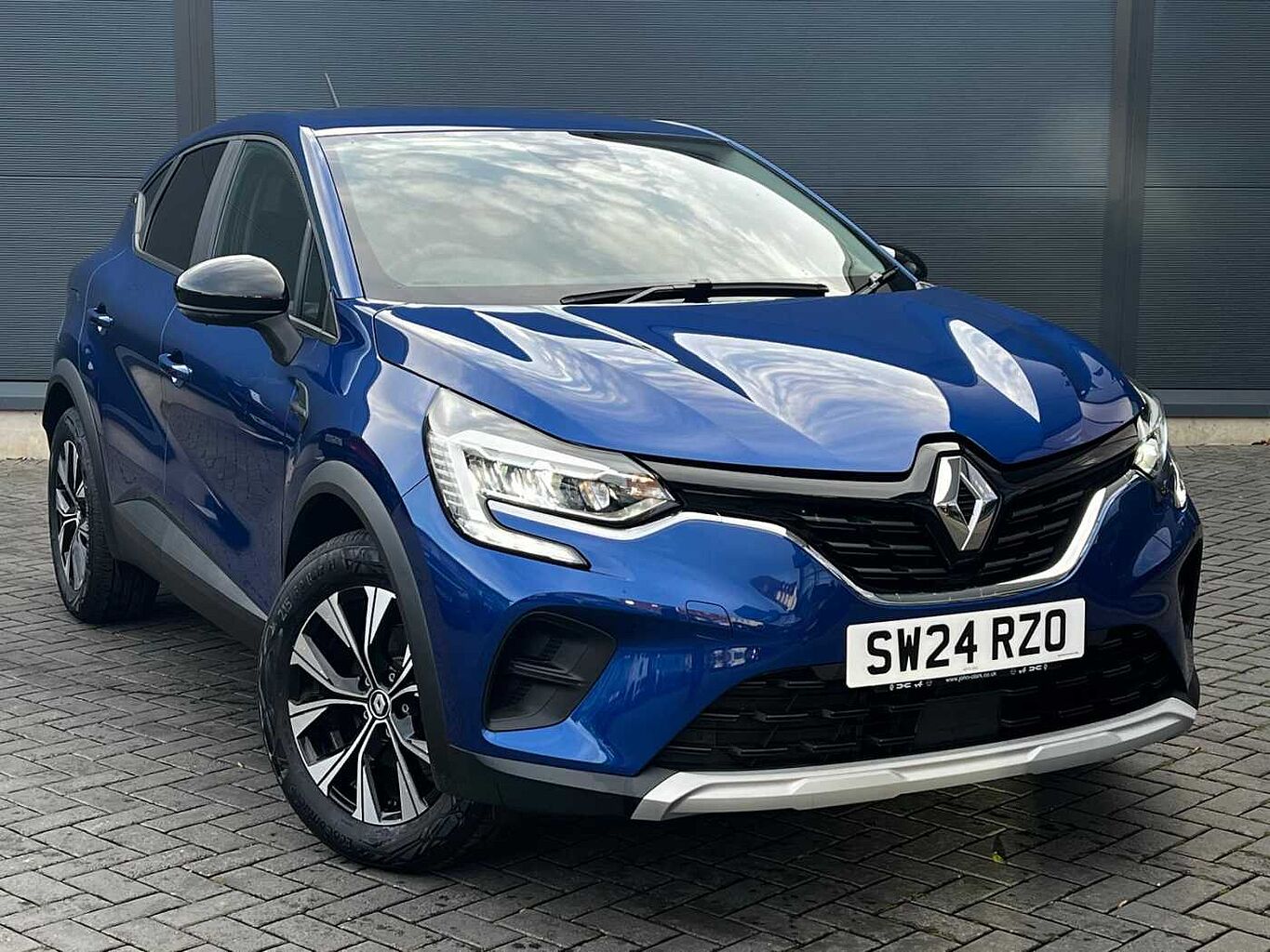 Main listing image - Renault Captur