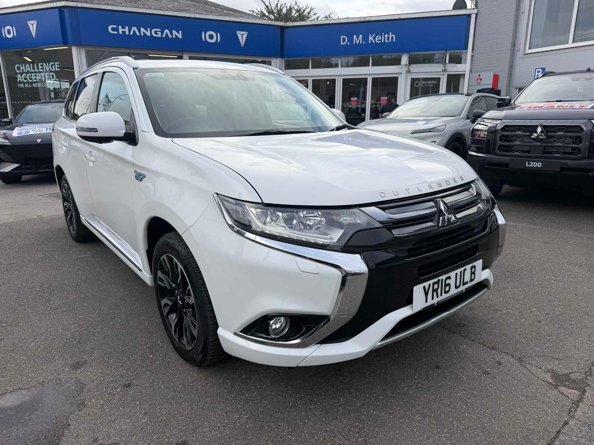Main listing image - Mitsubishi Outlander