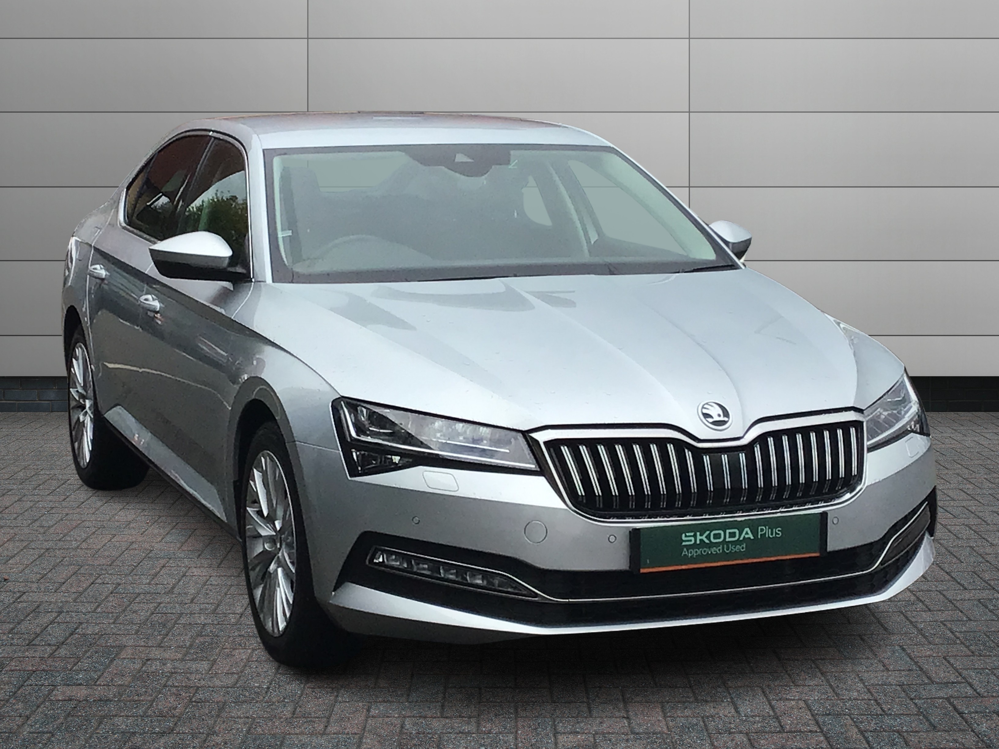 Main listing image - Skoda Superb