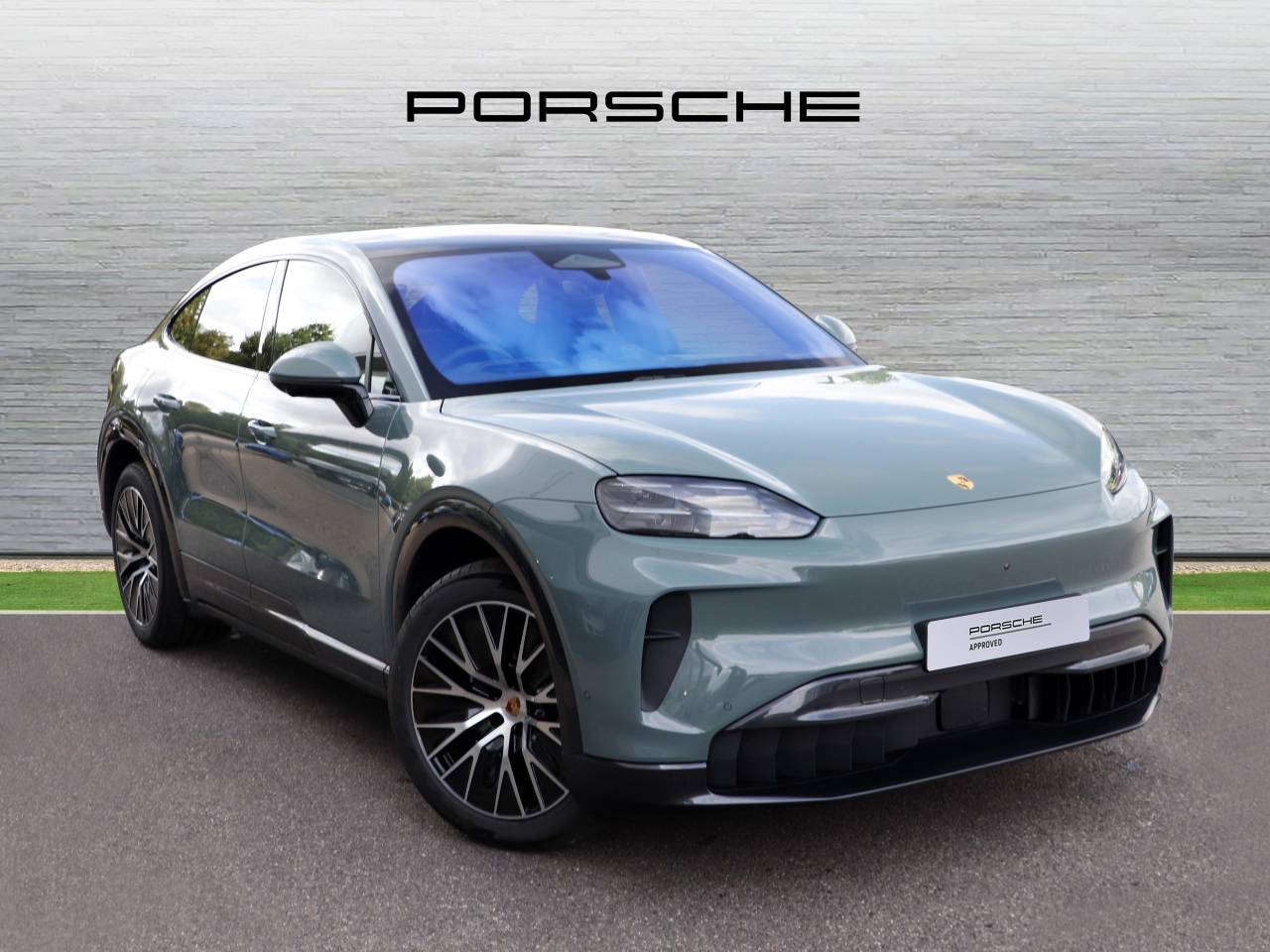 Main listing image - Porsche Cayenne Electric