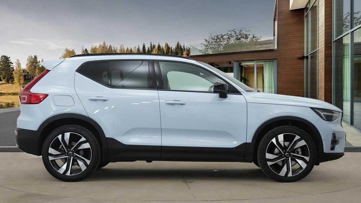 Main listing image - Volvo XC40