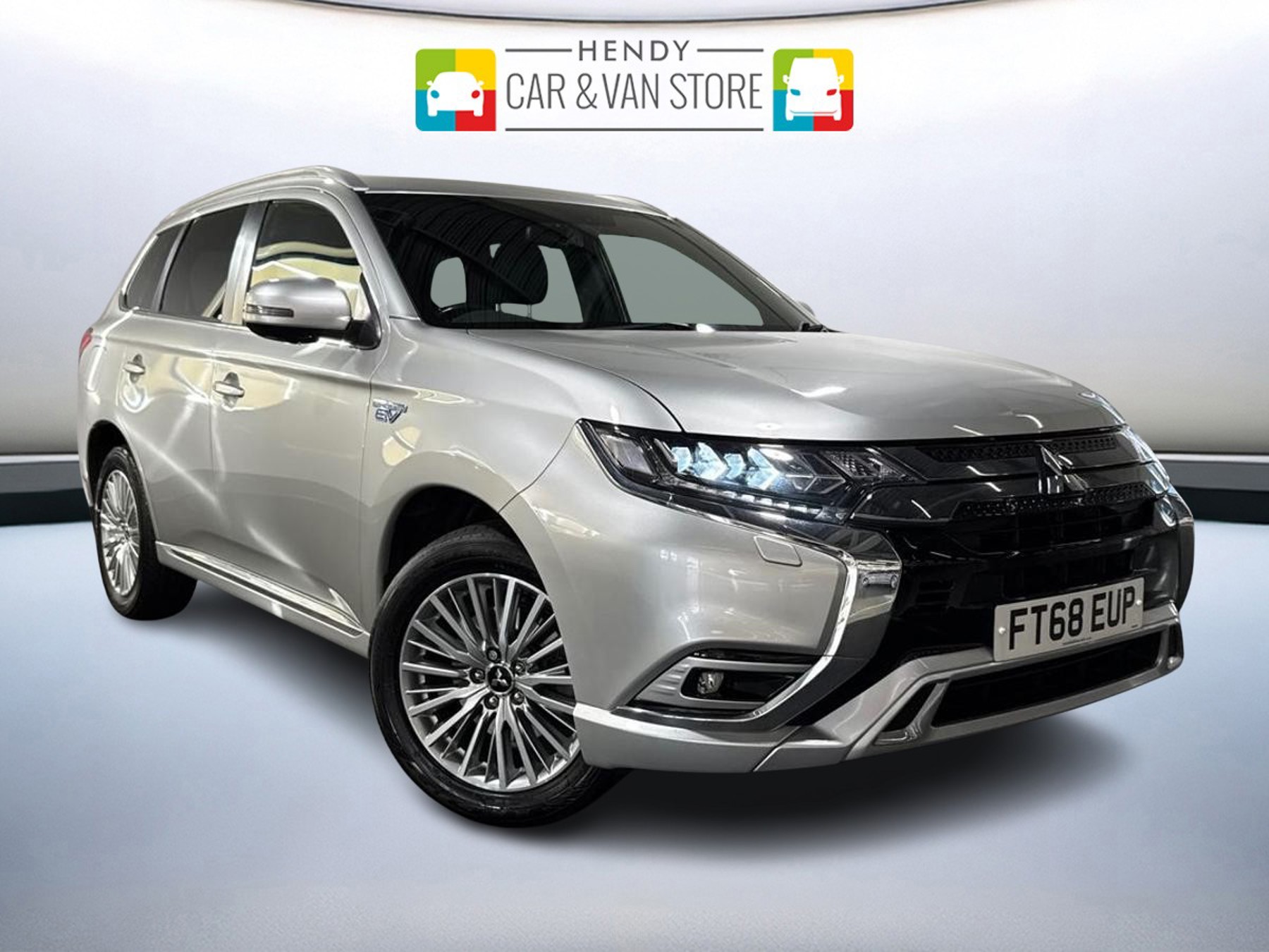 Main listing image - Mitsubishi Outlander