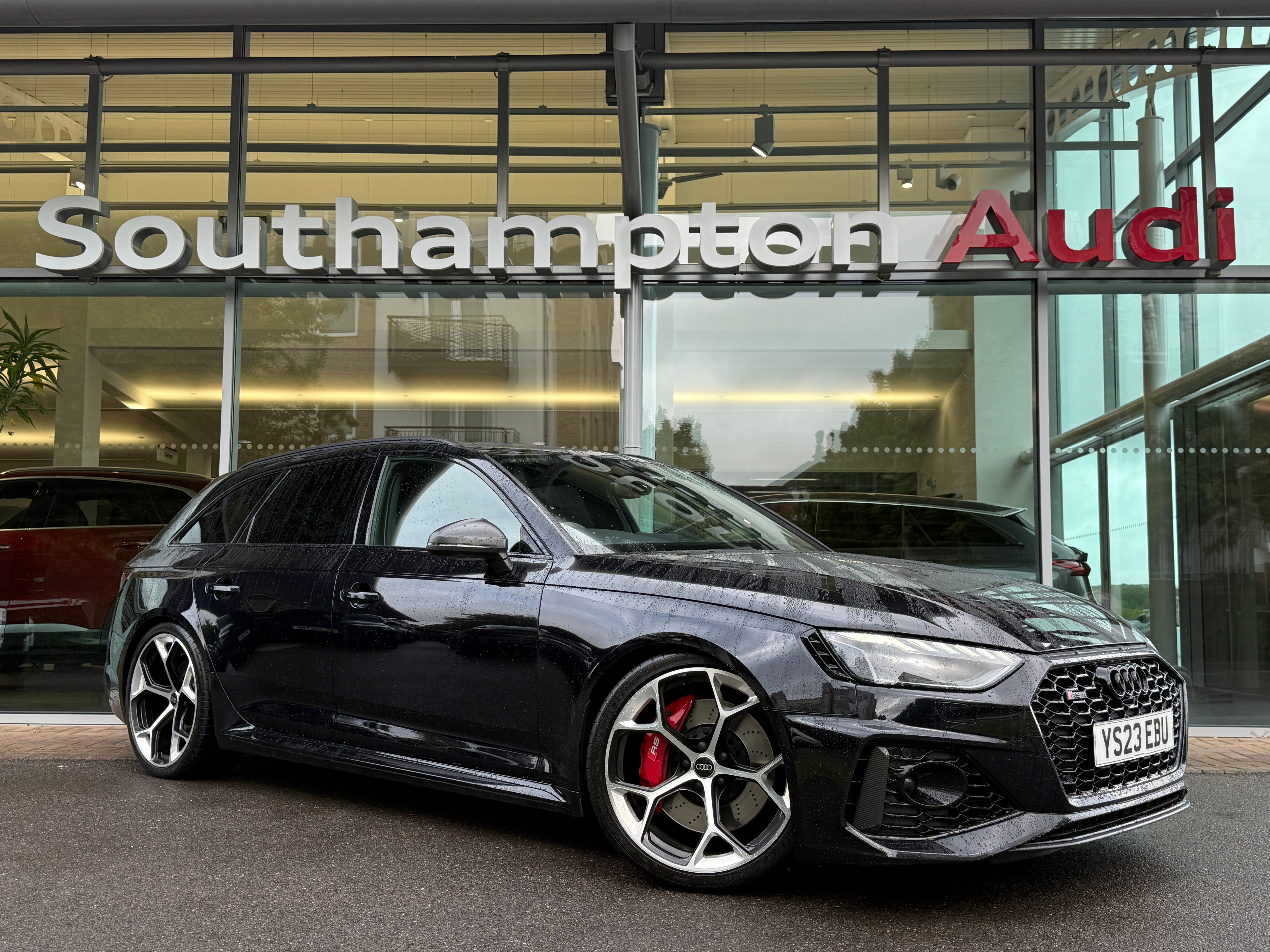 Main listing image - Audi RS4
