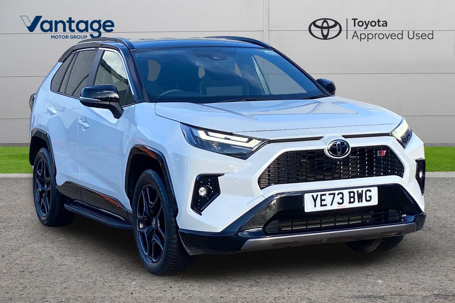 Main listing image - Toyota RAV4