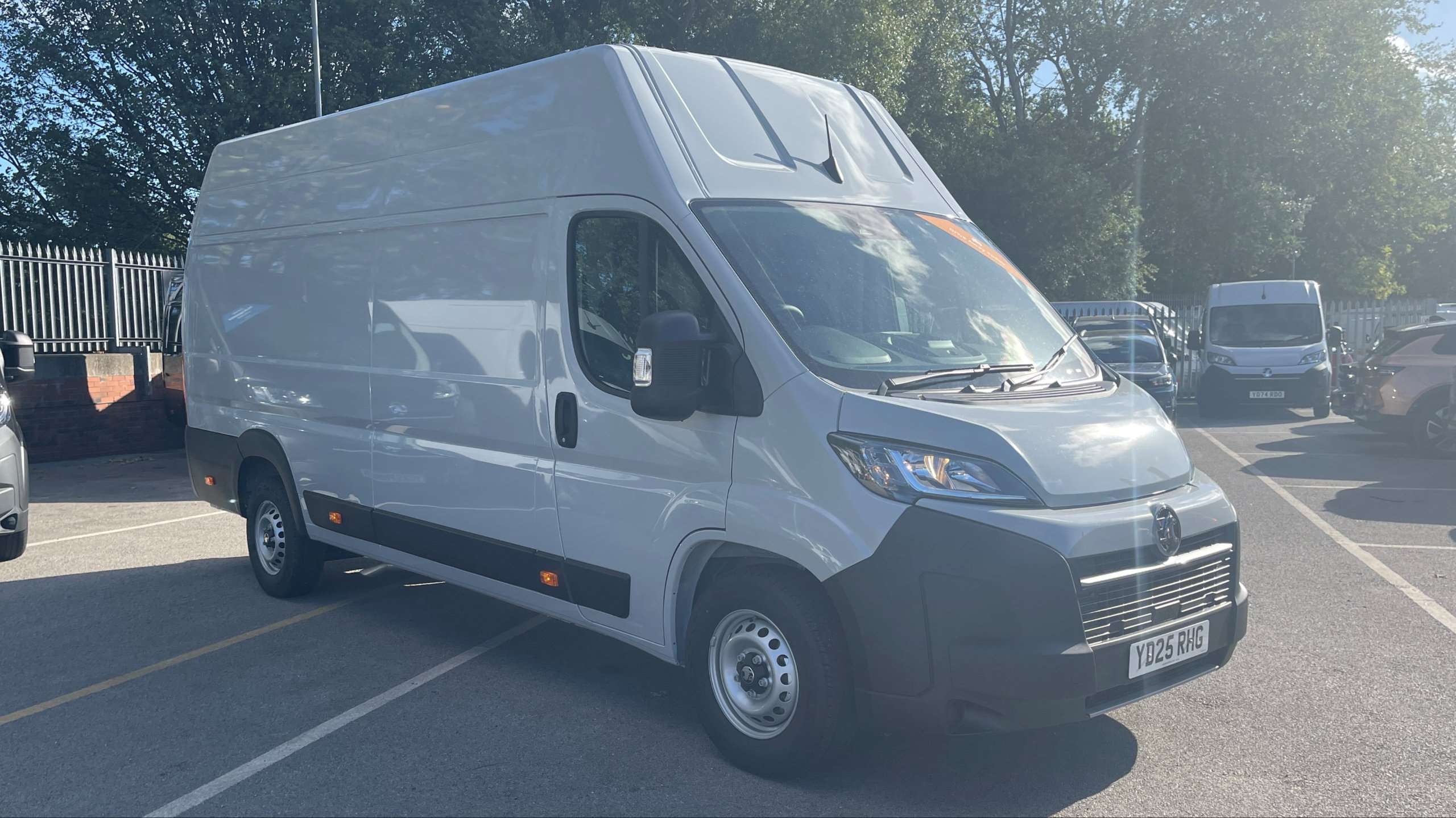 Main listing image - Vauxhall Movano