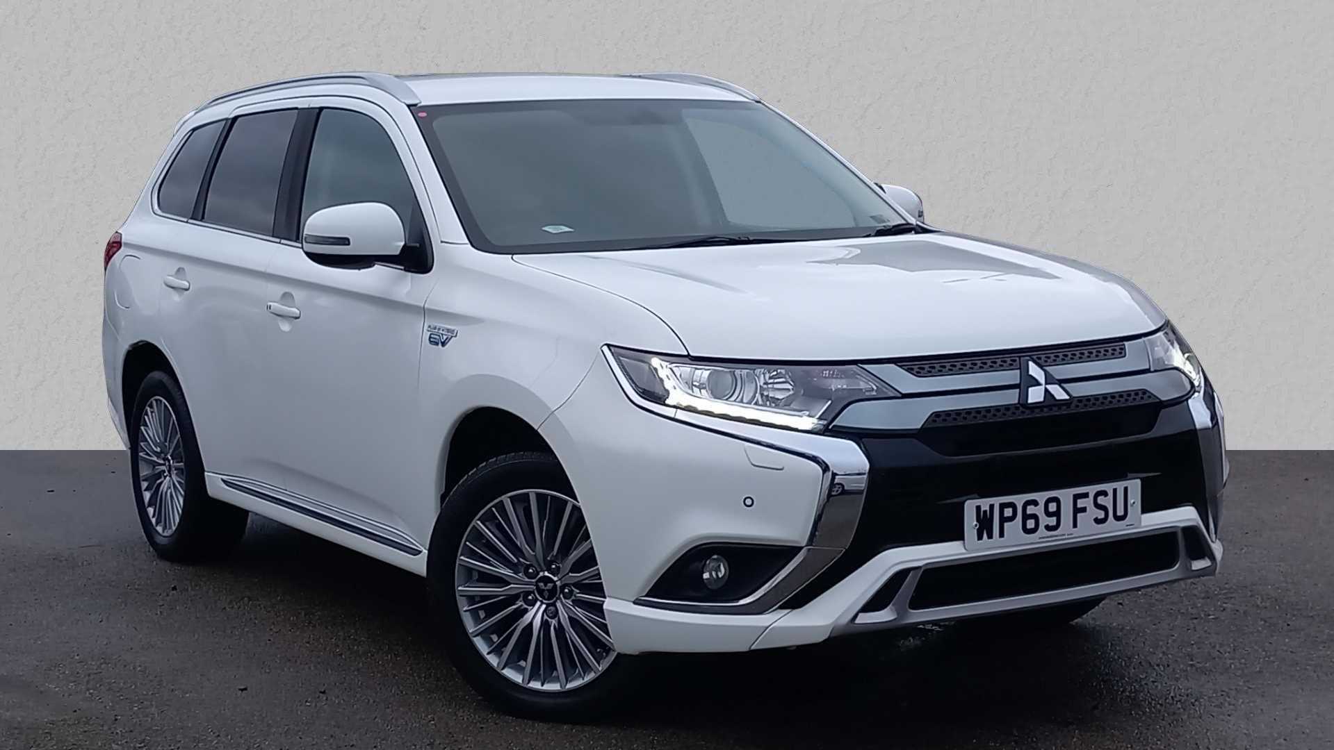 Main listing image - Mitsubishi Outlander