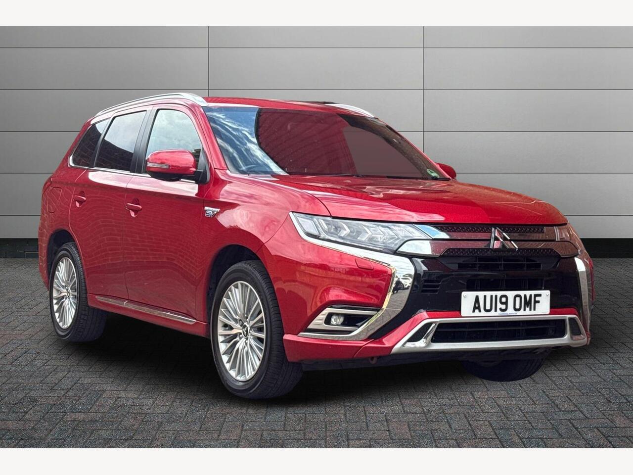 Main listing image - Mitsubishi Outlander