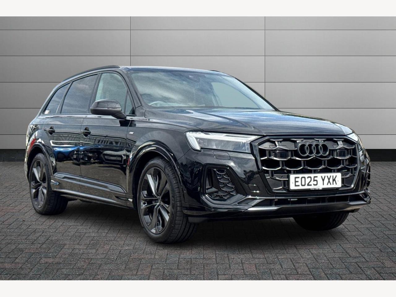 Main listing image - Audi Q7