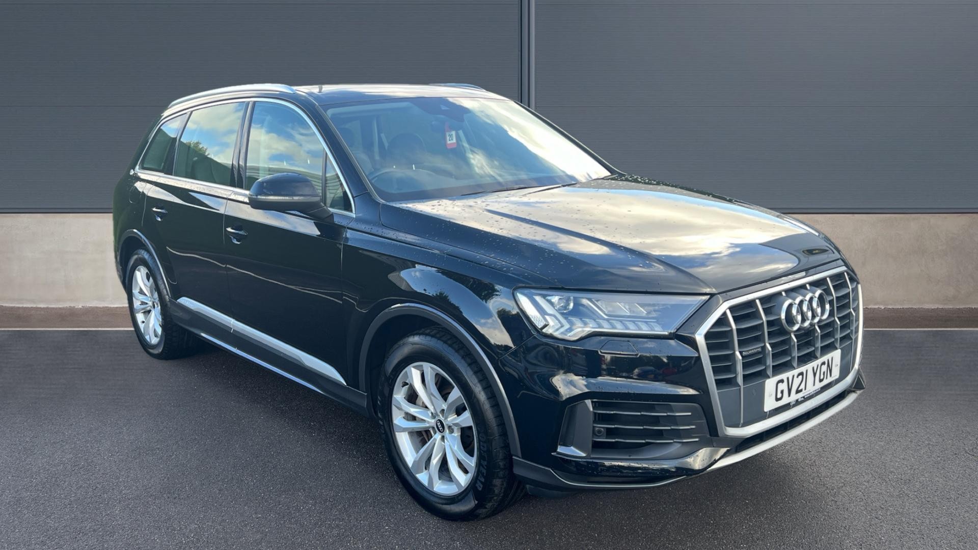 Main listing image - Audi Q7