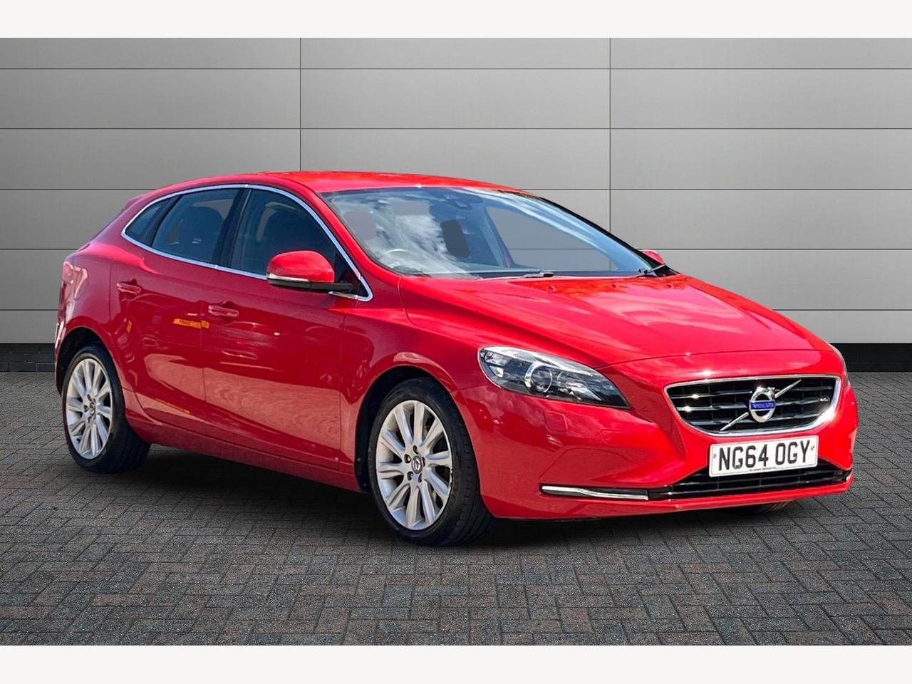 Main listing image - Volvo V40