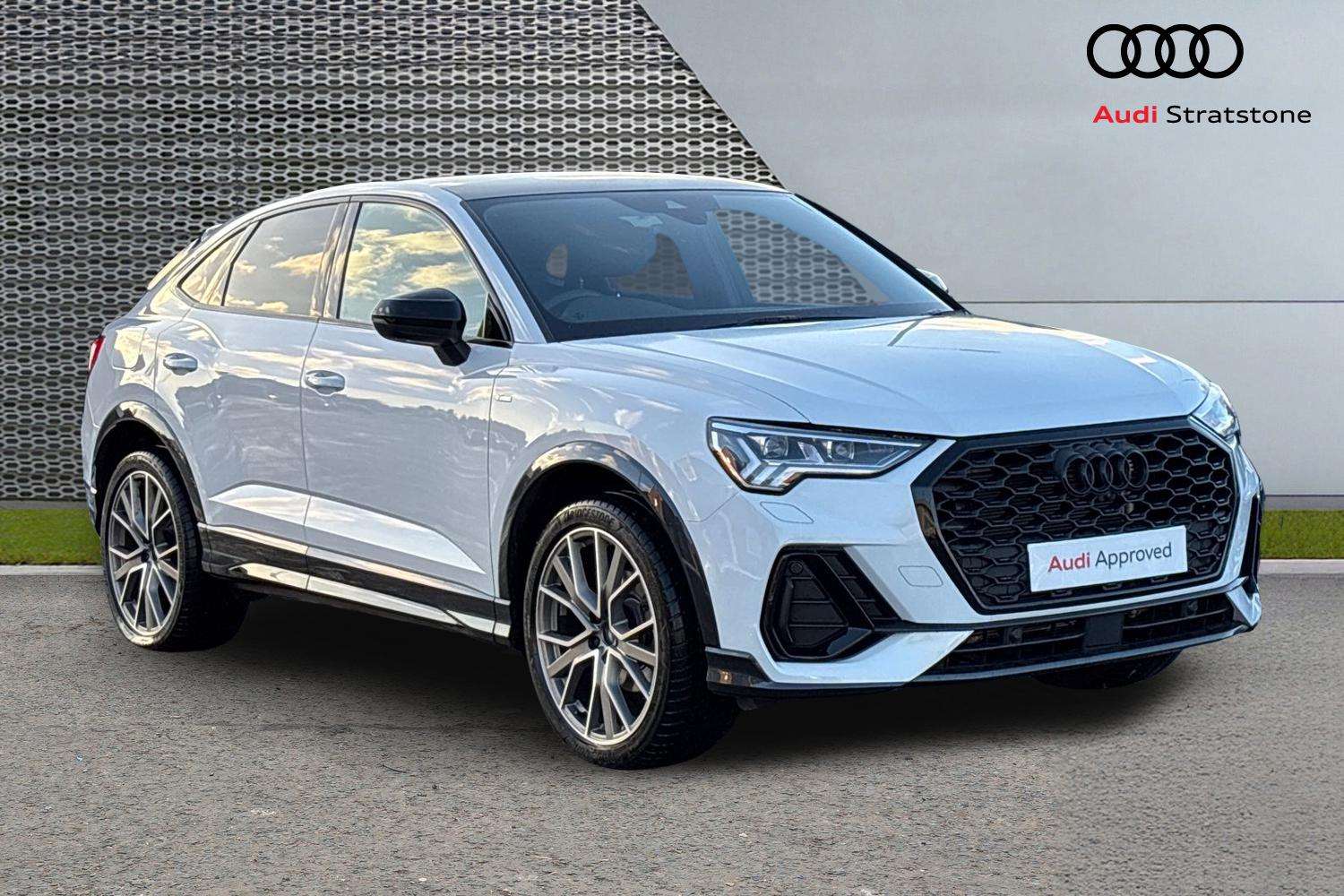 Main listing image - Audi Q3