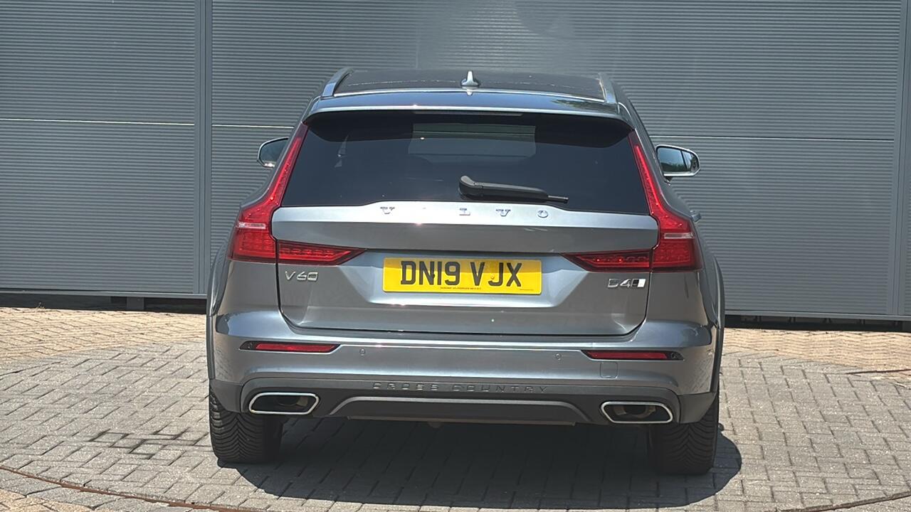 Main listing image - Volvo V60