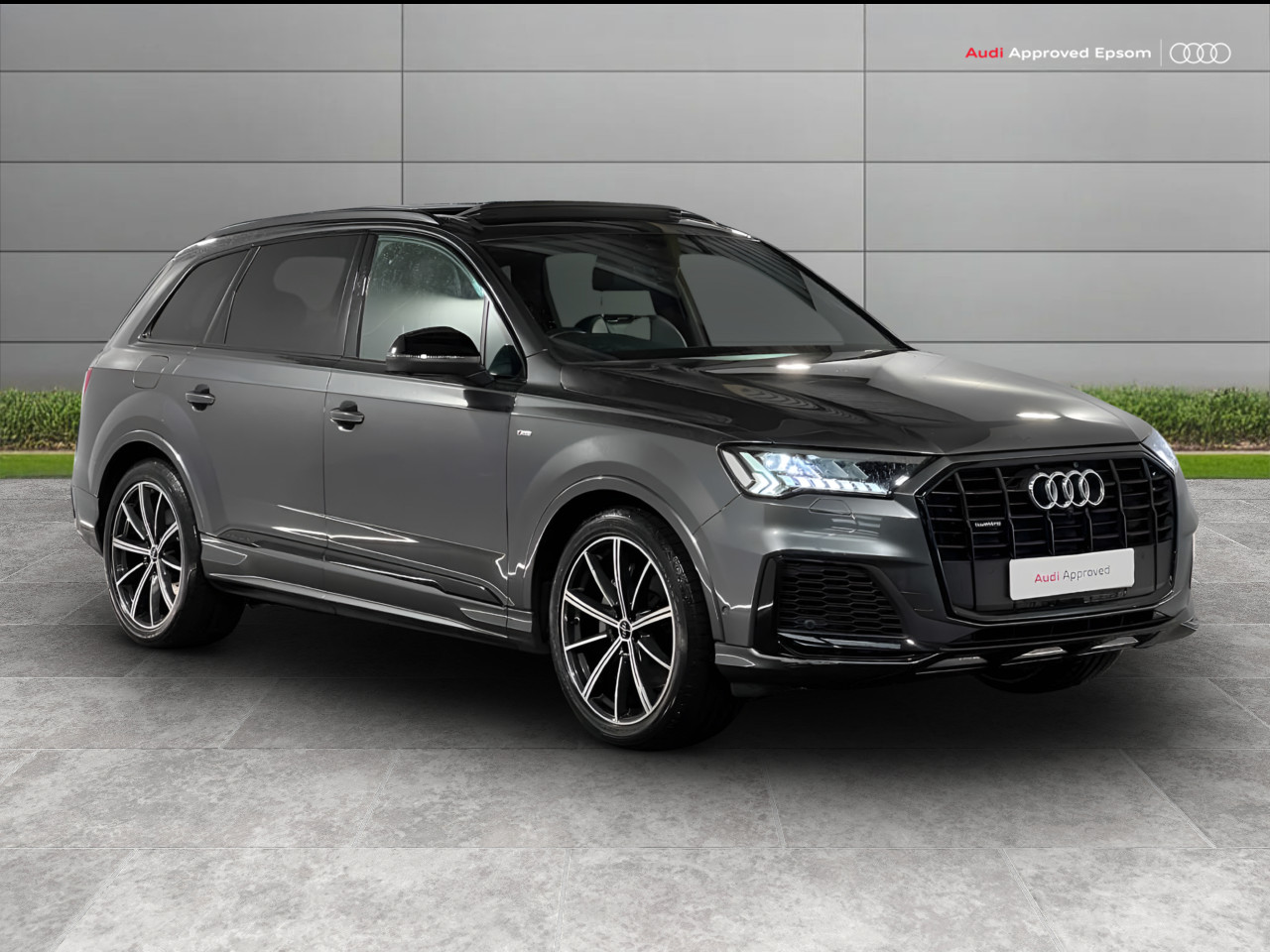 Main listing image - Audi Q7