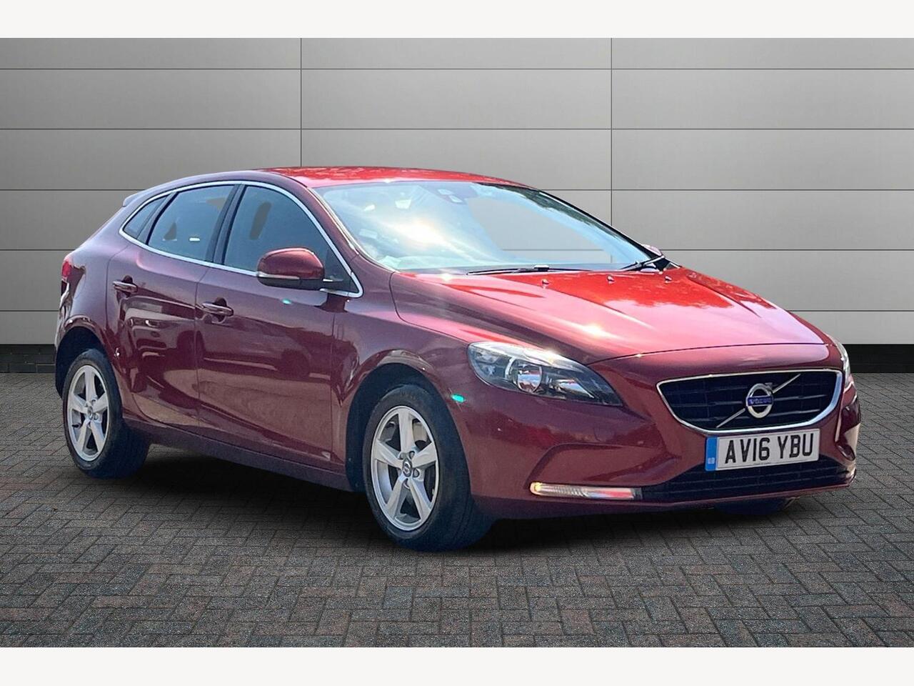 Main listing image - Volvo V40