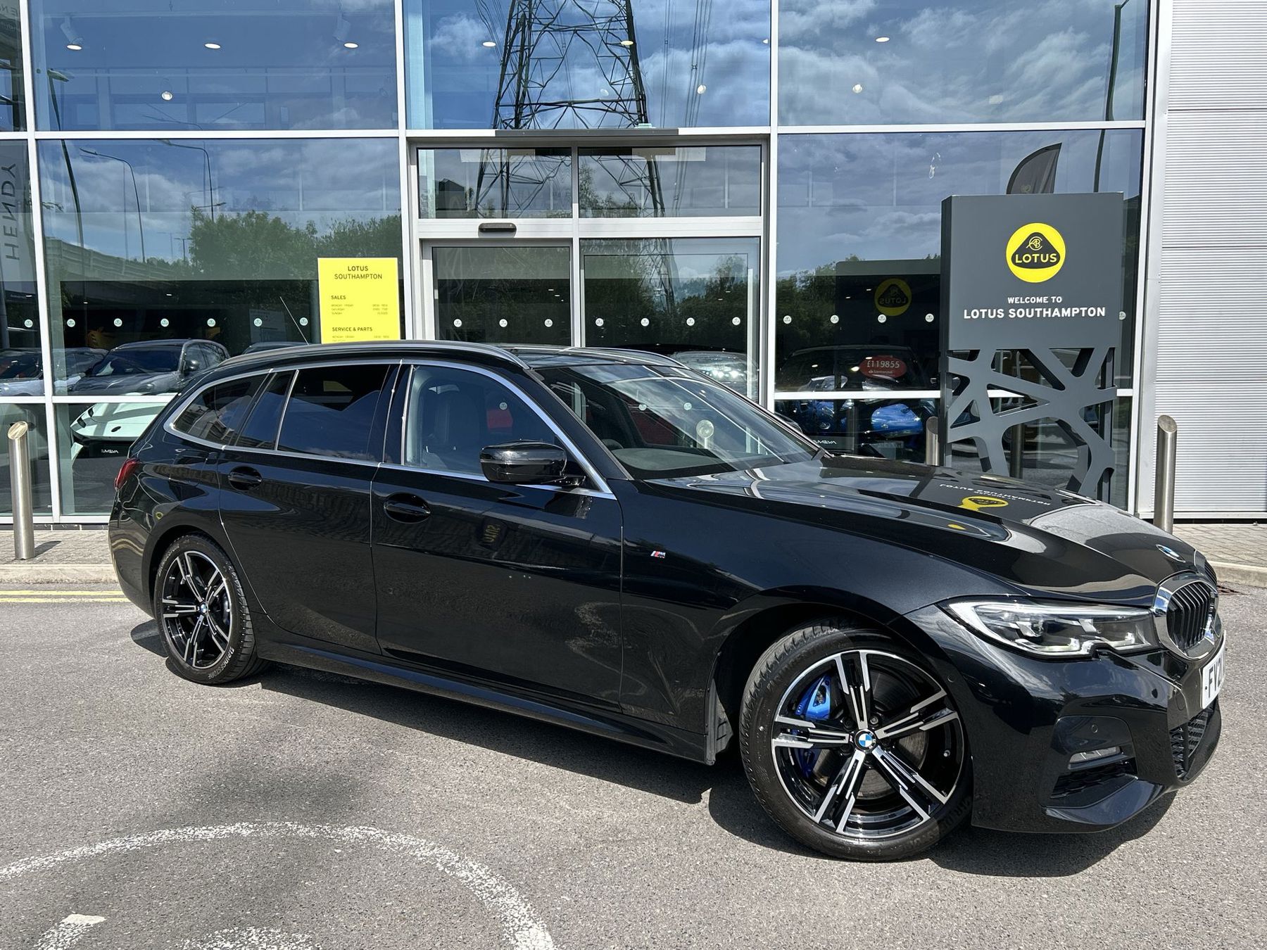 Main listing image - BMW 3 Series Touring