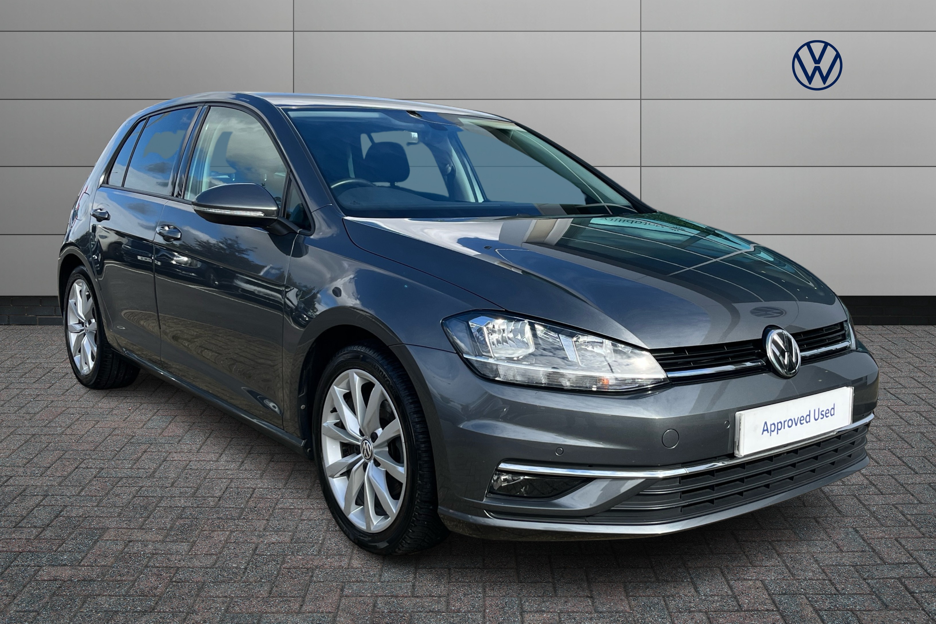 Main listing image - Volkswagen Golf