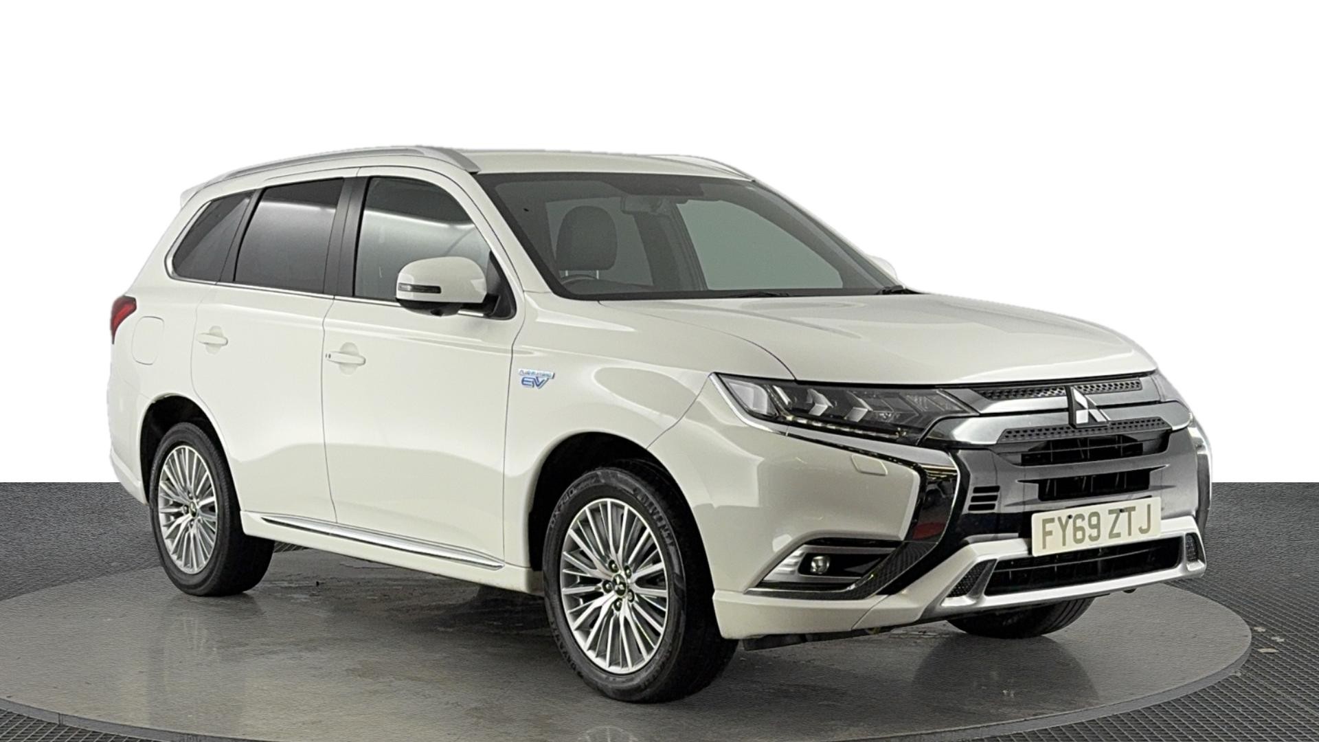 Main listing image - Mitsubishi Outlander