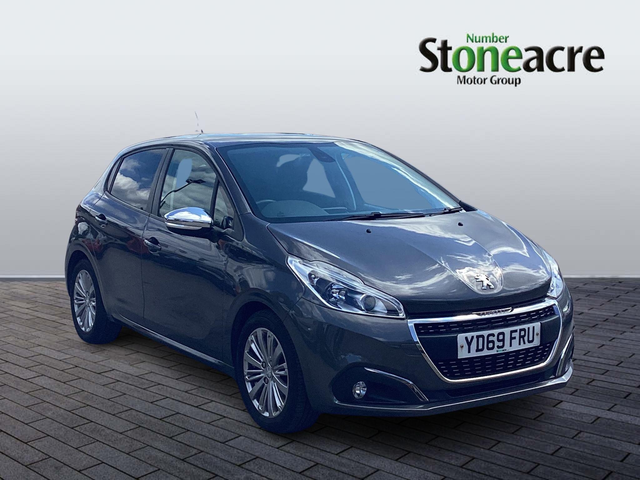 Main listing image - Peugeot 208