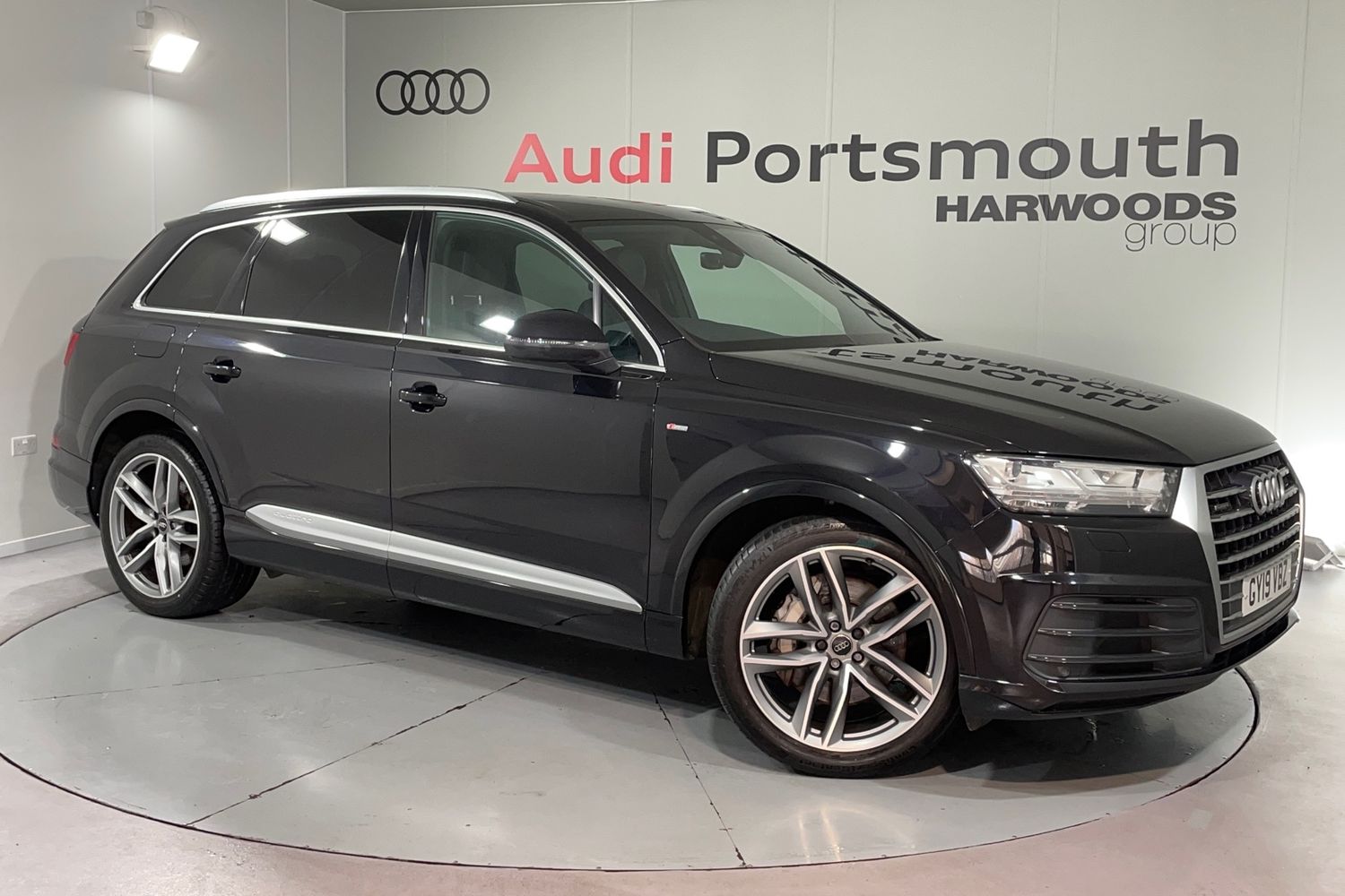 Main listing image - Audi Q7